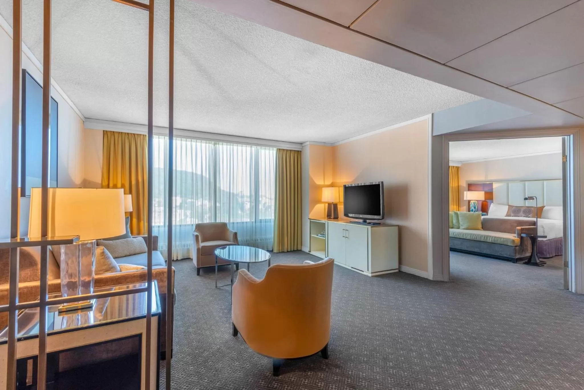 Bedroom in Omni Mont-Royal Hotel