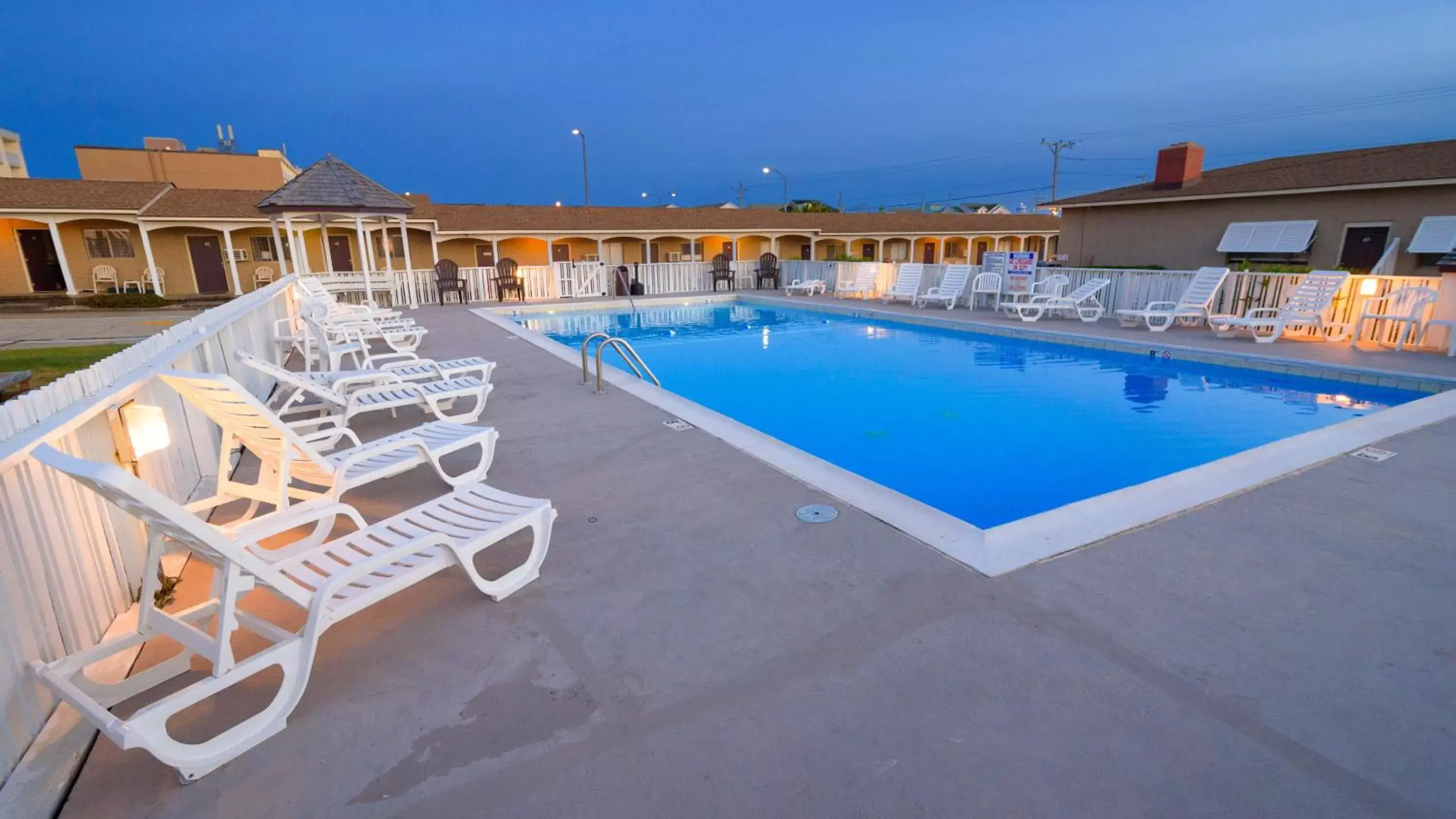 Swimming Pool in Outer Banks Motor Lodge