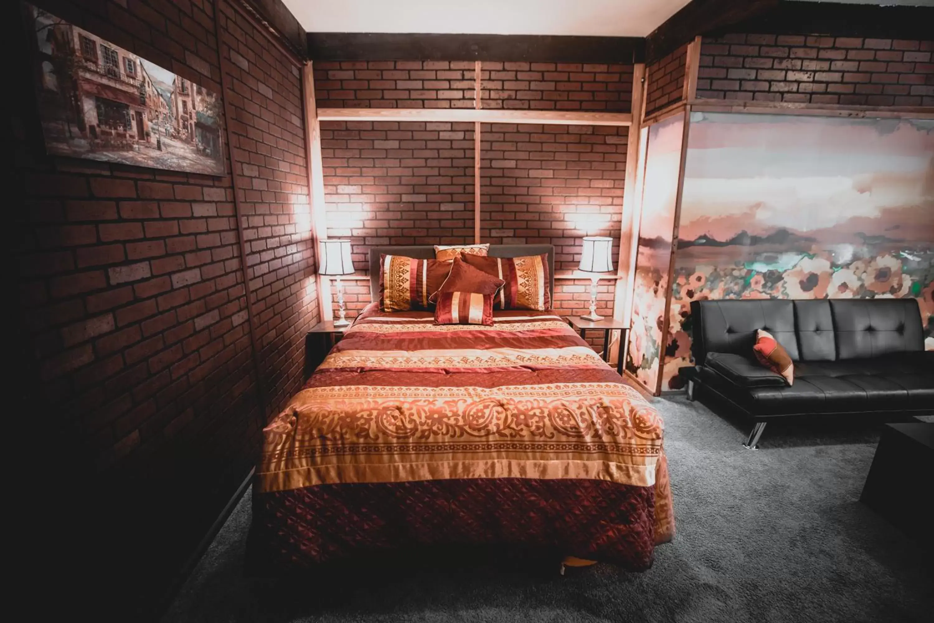 Bed in Gateway Inn & Cabins Bed in Gateway Inn & Cabins