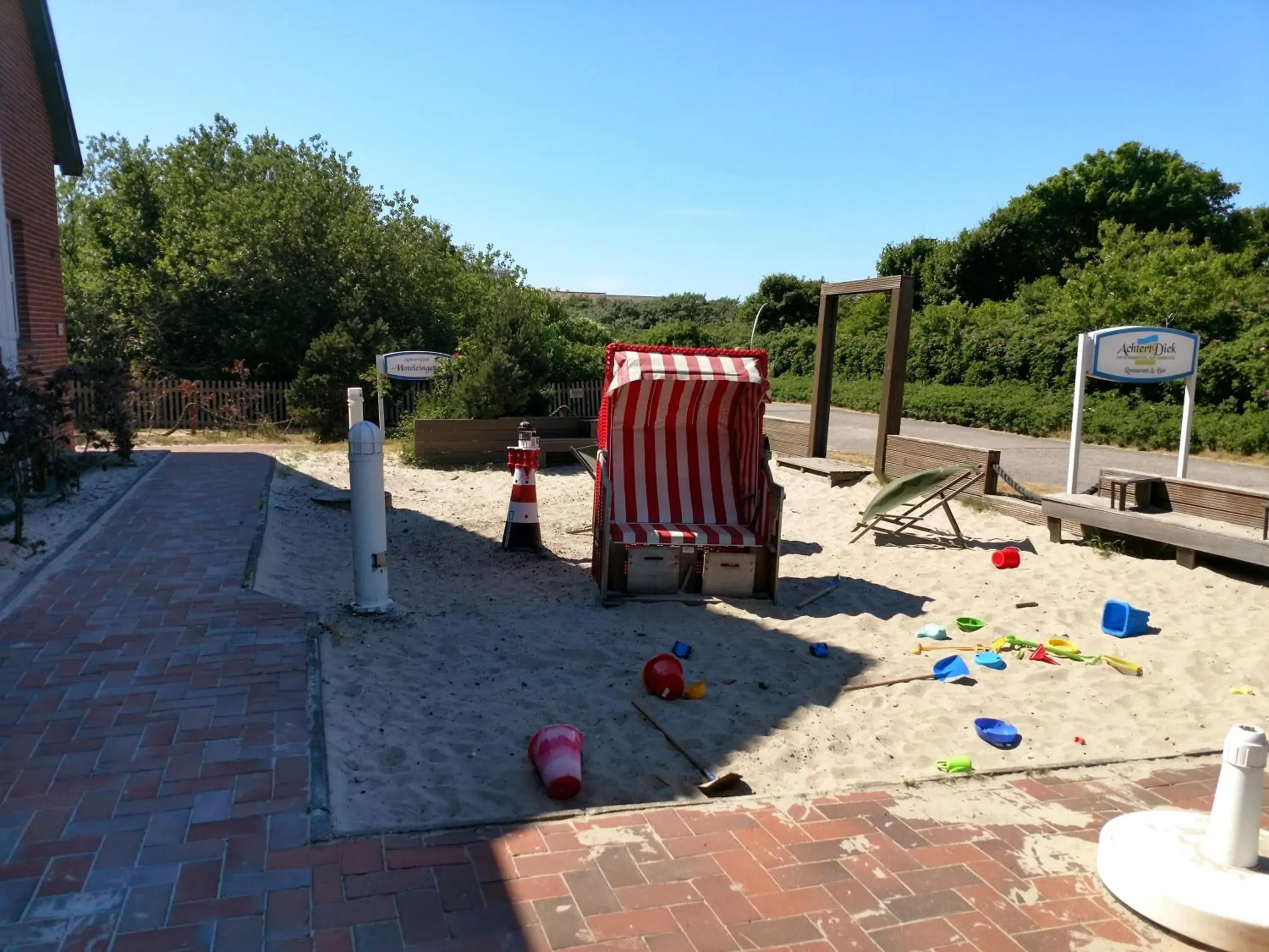 Garden, Children's Play Area in Strandhotel Achtert Diek