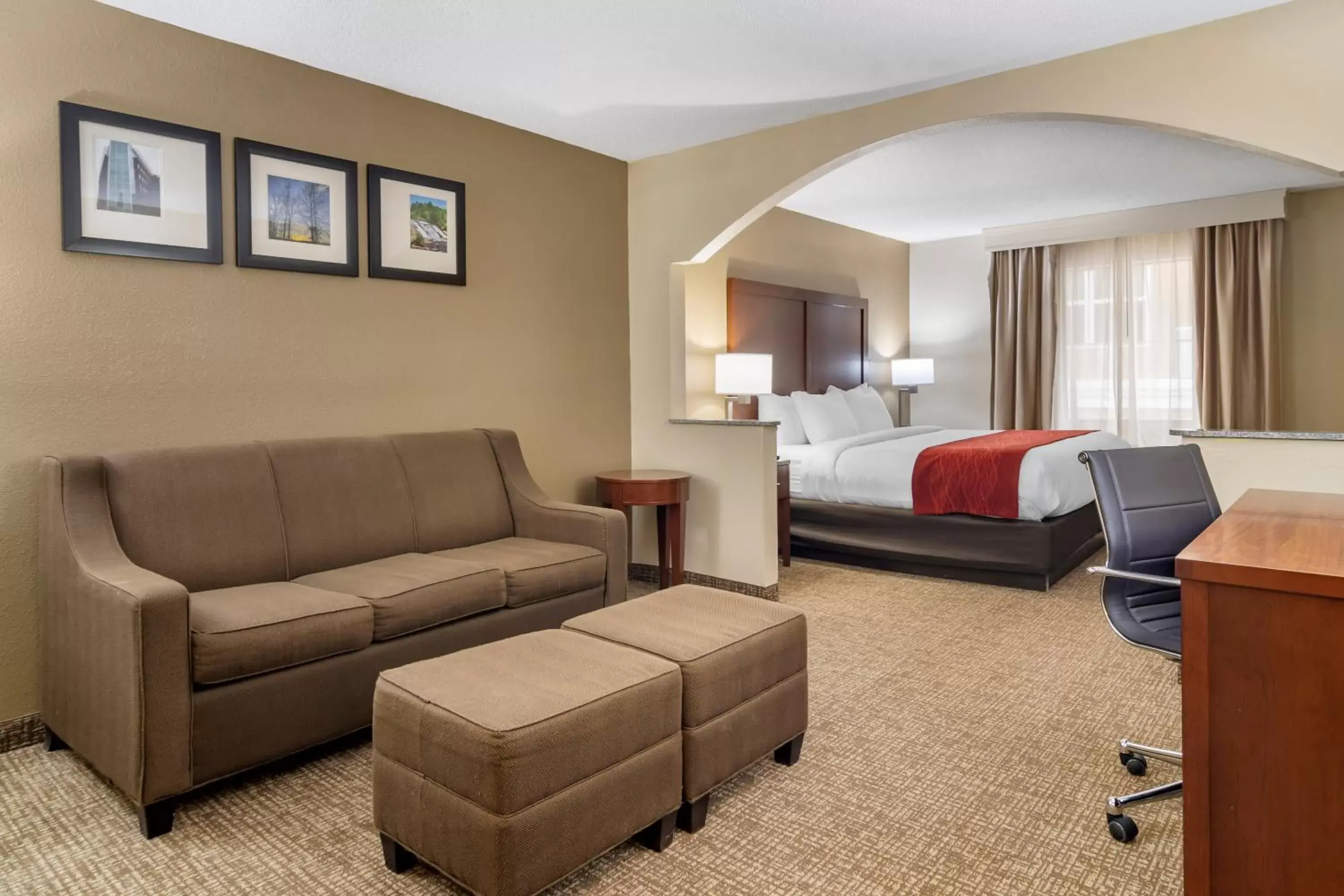 King Suite - Non-Smoking in Comfort Inn & Suites Macon North I-75