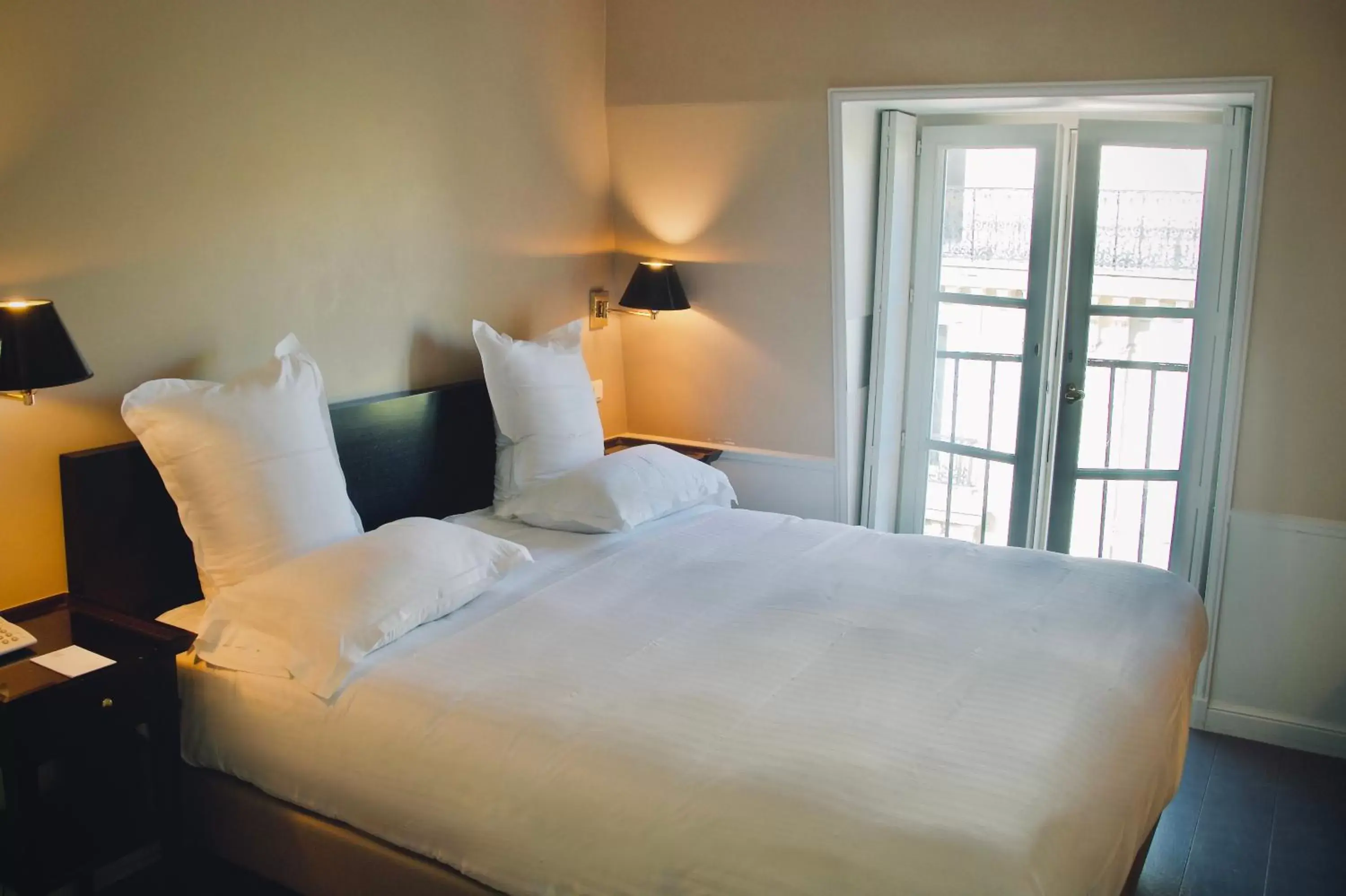 Bedroom, Bed in Hôtel Le Lavoisier