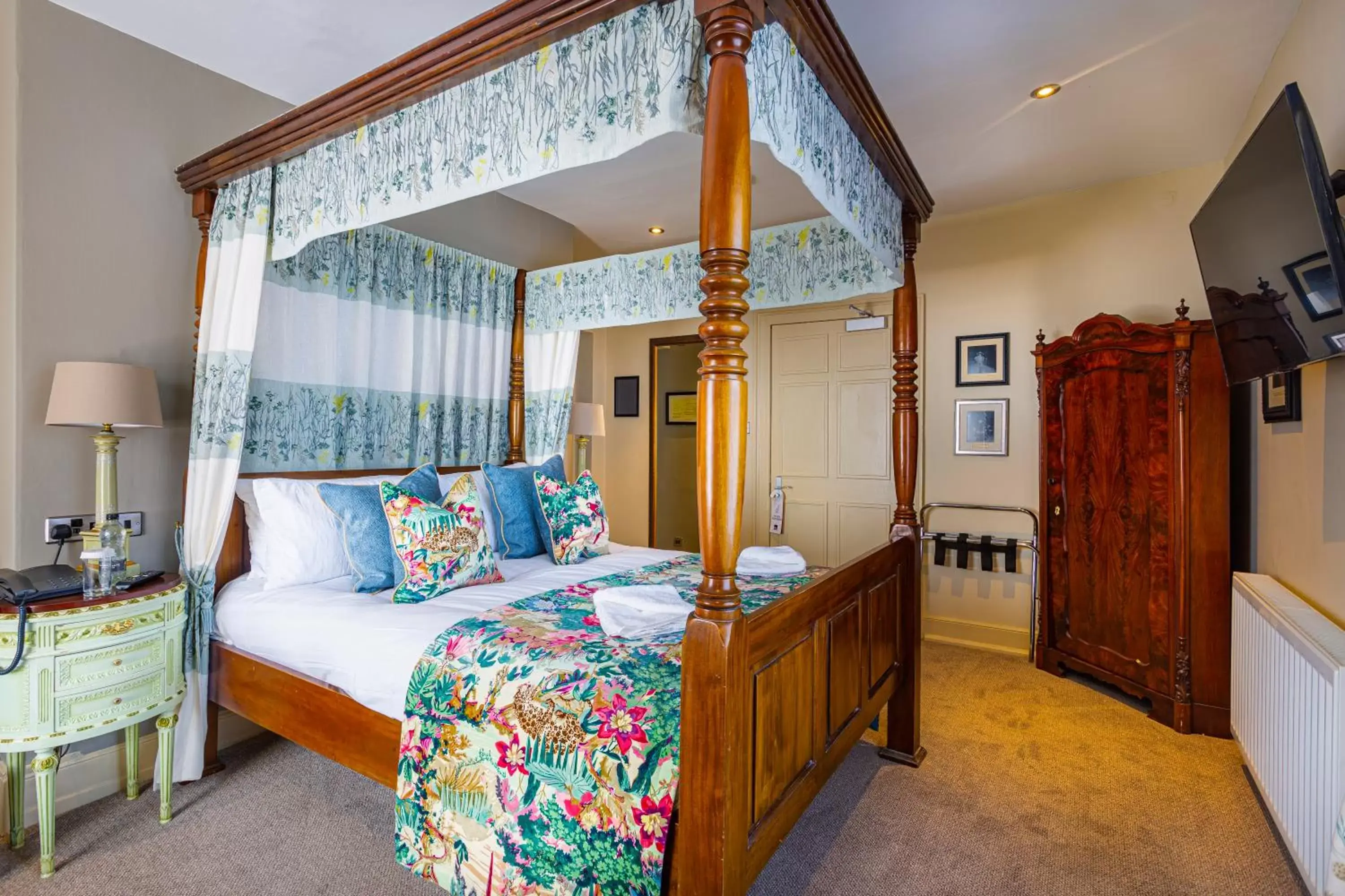 Bedroom, Bed in The Rutland Arms Hotel, Bakewell, Derbyshire