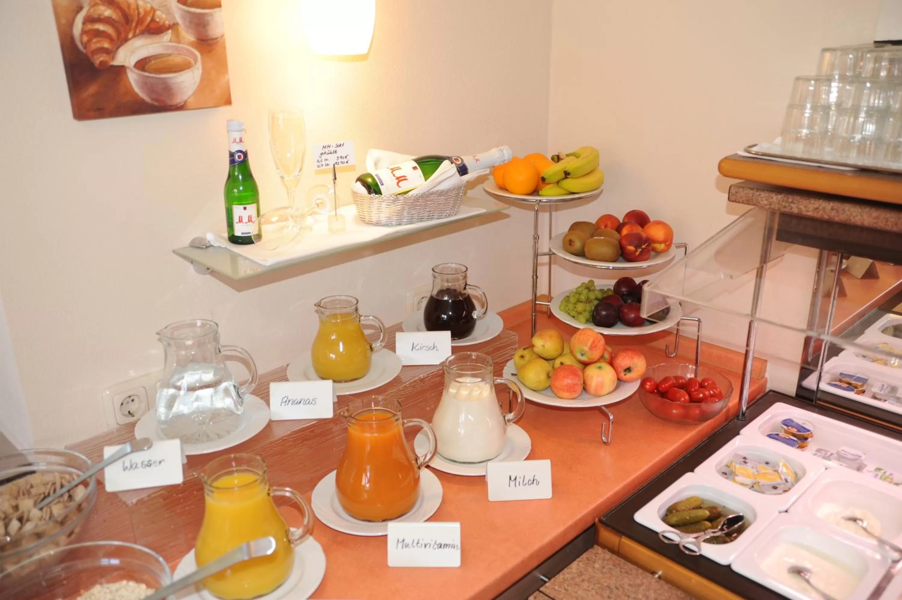 Buffet breakfast in Hotel Post - regionales großes Frühstücksbuffet - auch GF & LF