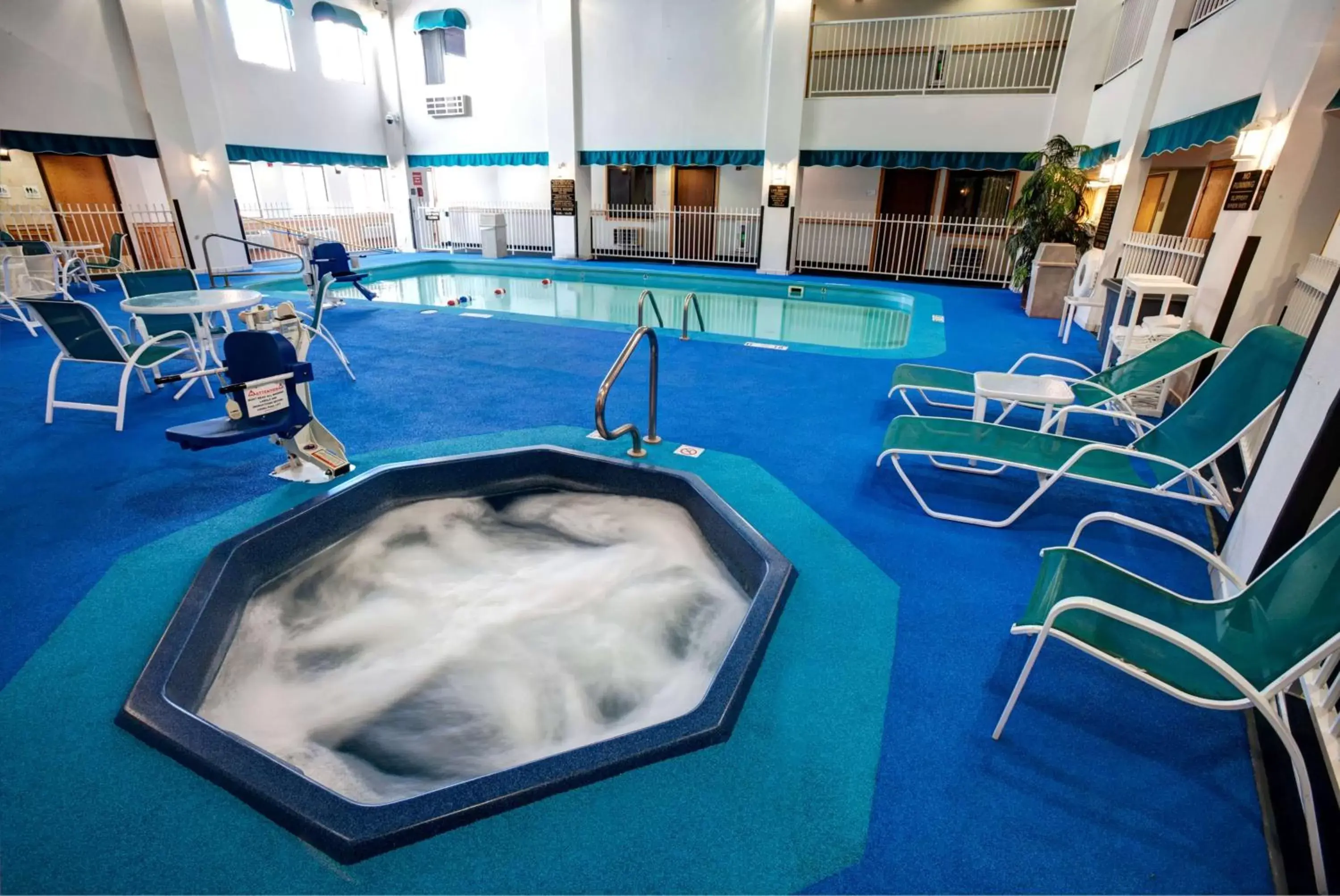 Hot Tub, Swimming Pool in Ramada by Wyndham Keystone Near Mt Rushmore