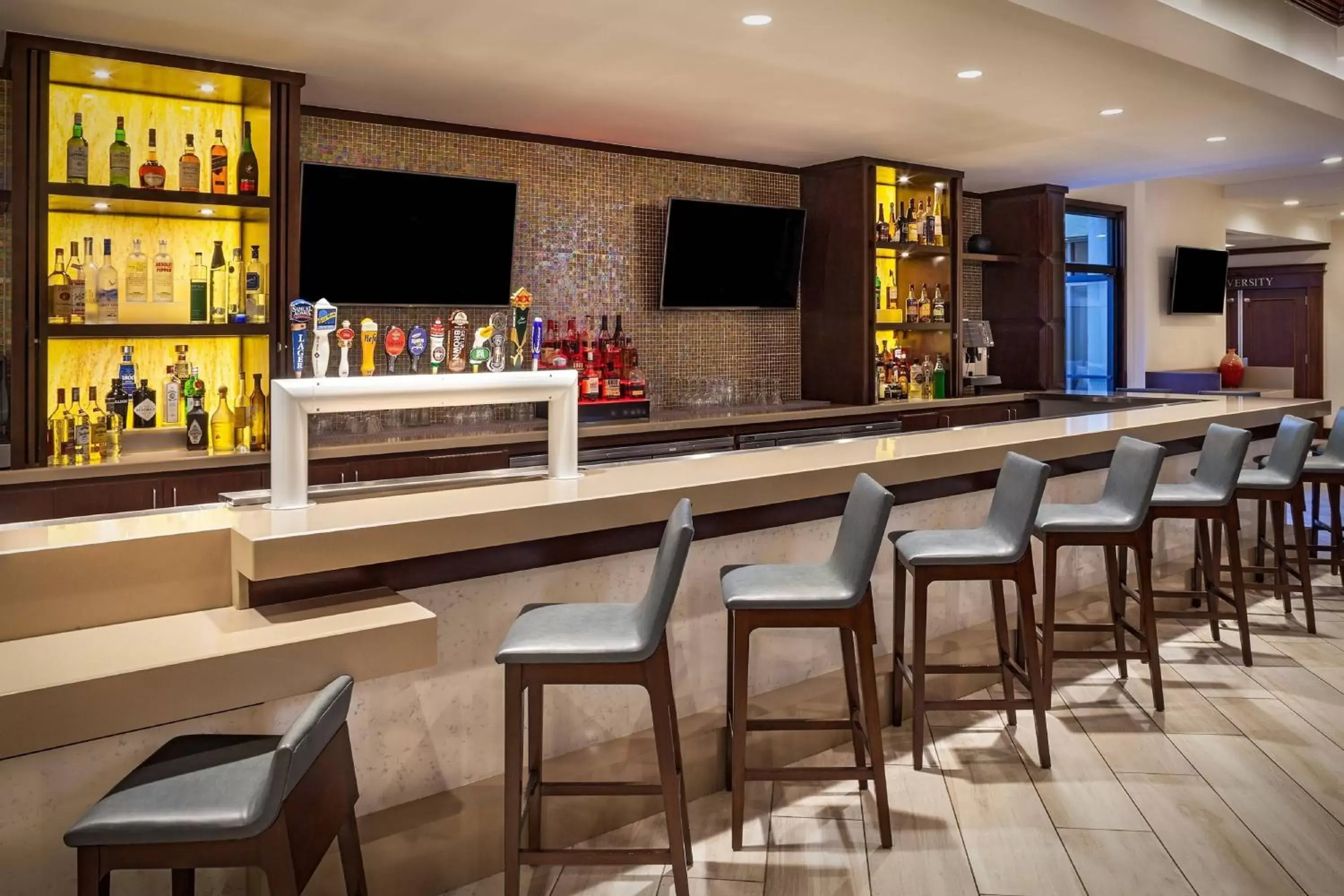 Lobby or reception, Lounge/Bar in Fullerton Marriott at California State University