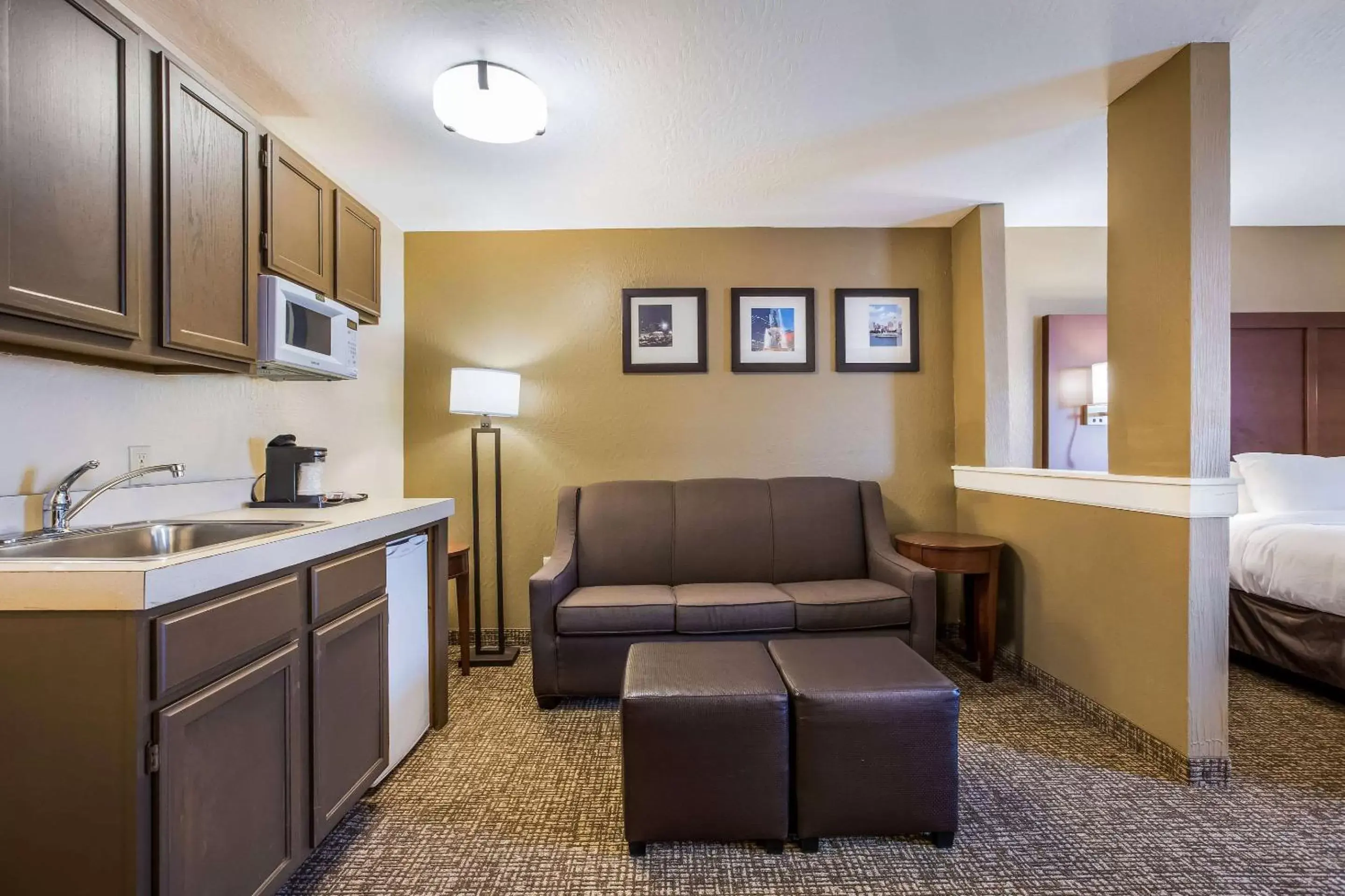 Photo of the whole room, Kitchen/Kitchenette in Comfort Inn & Suites Fairborn near Wright Patterson AFB