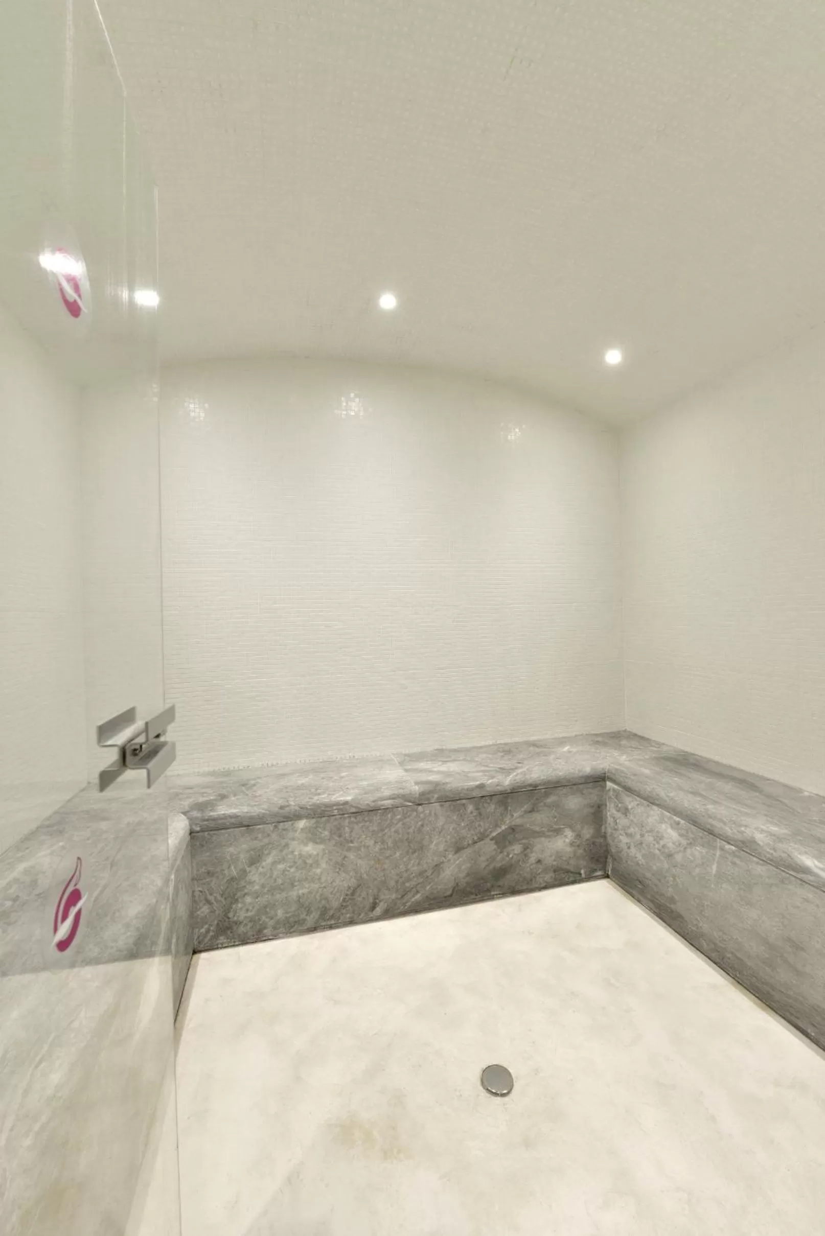 Steam room in Napa Mermaid Hotel & Suites