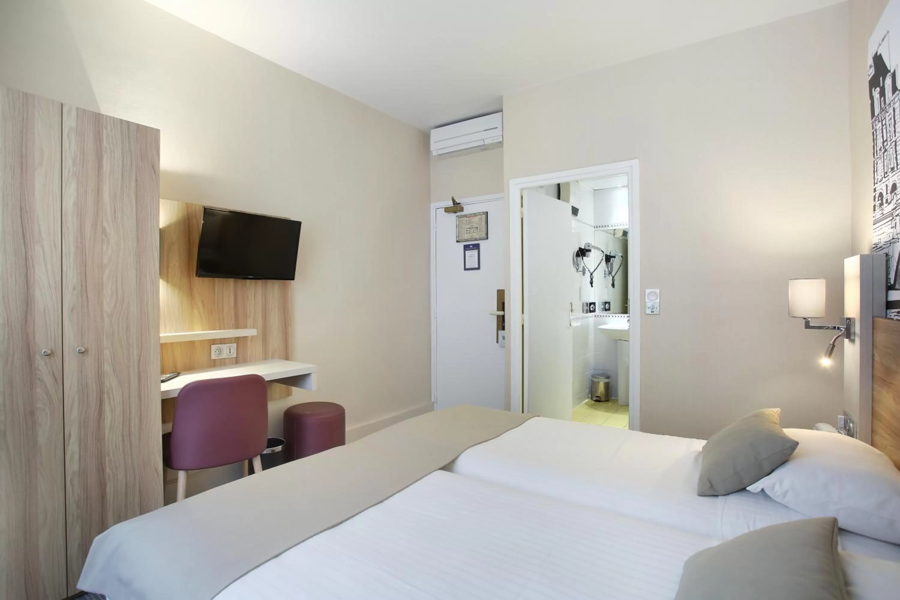 Bed in Hotel Lautrec Opera