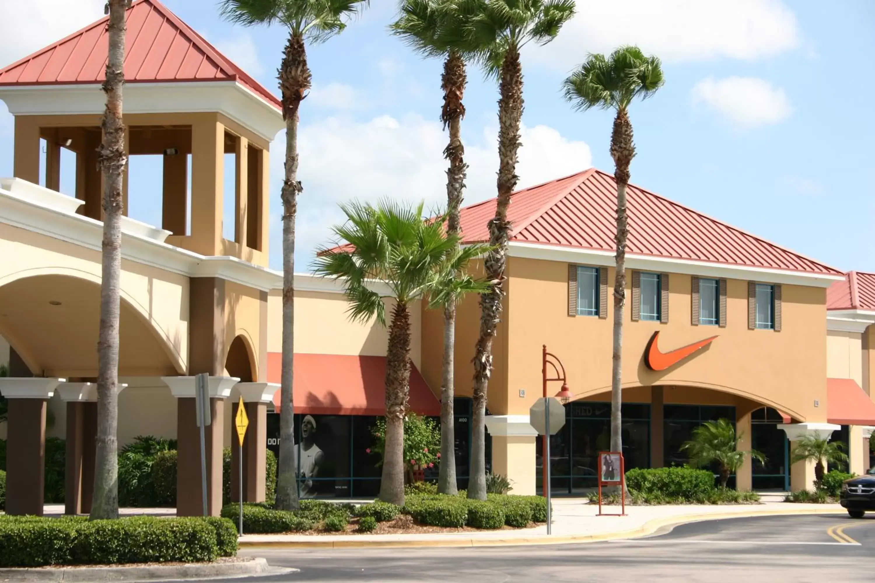 Restaurant/places to eat, Property Building in SureStay Plus Hotel by Best Western Vero Beach