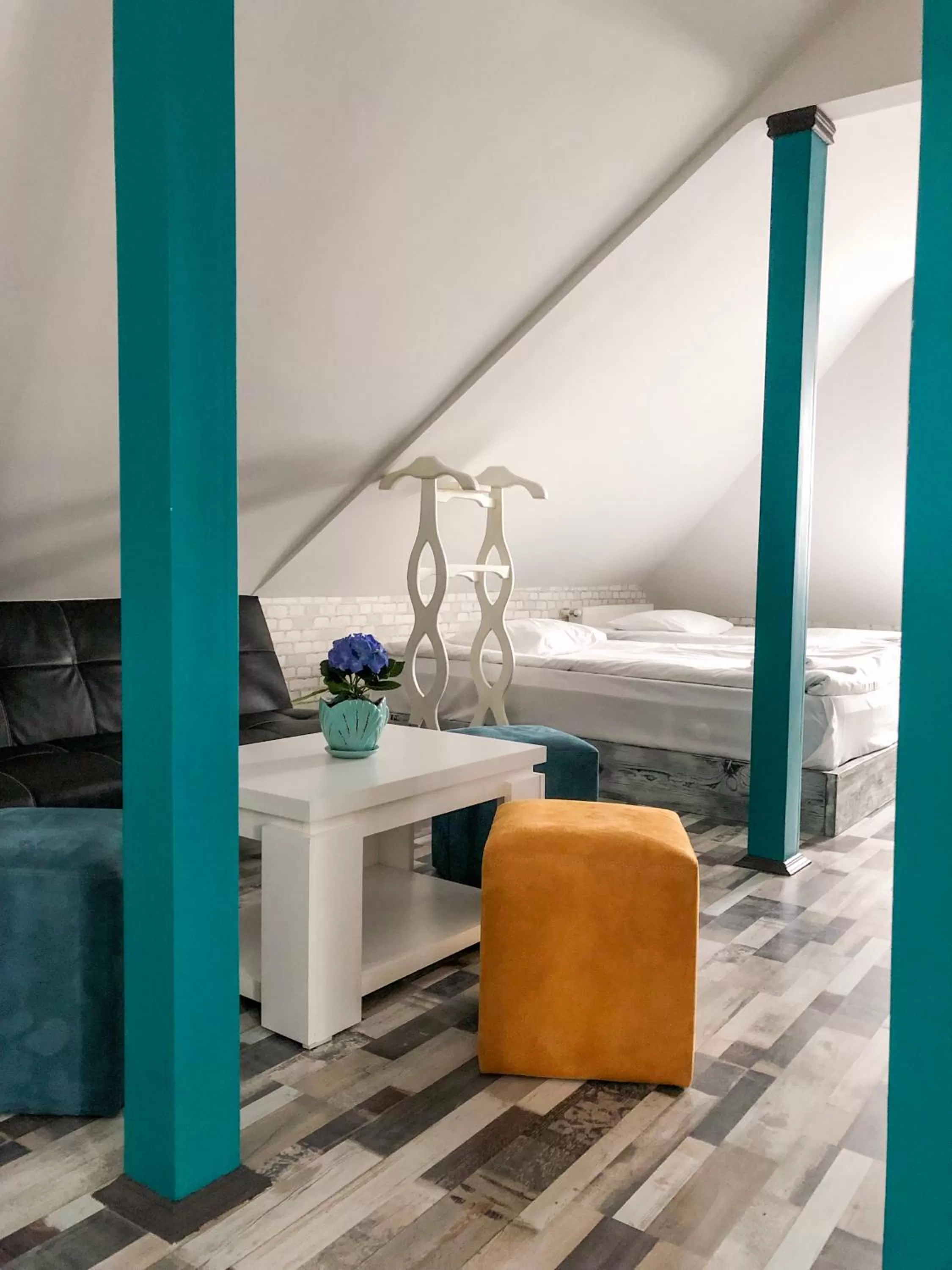 Living room, Bed in Check Point Hotel