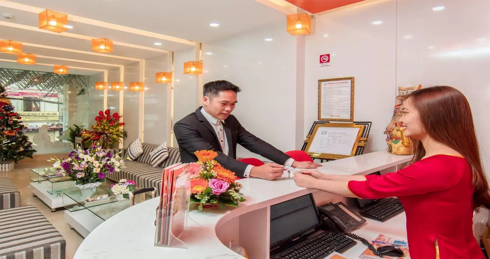 Lobby or reception in Van Mieu Hotel
