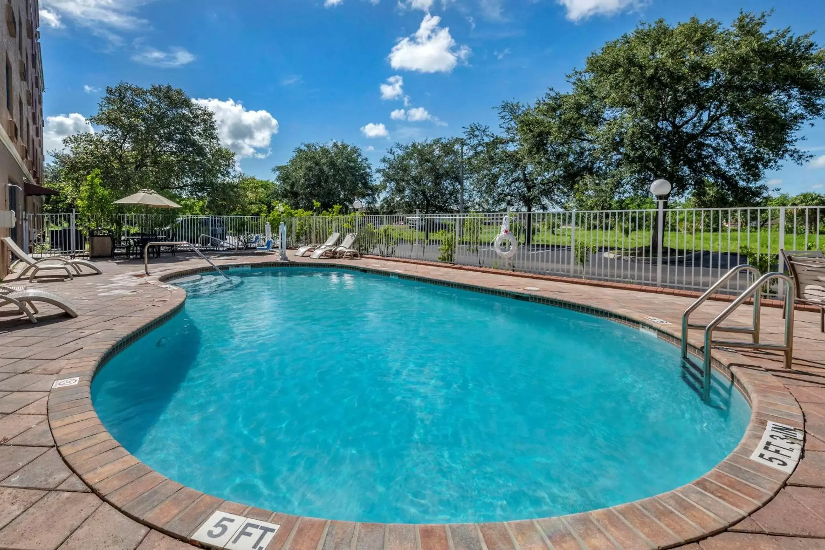 Activities, Swimming Pool in Comfort Suites Fort Pierce I-95