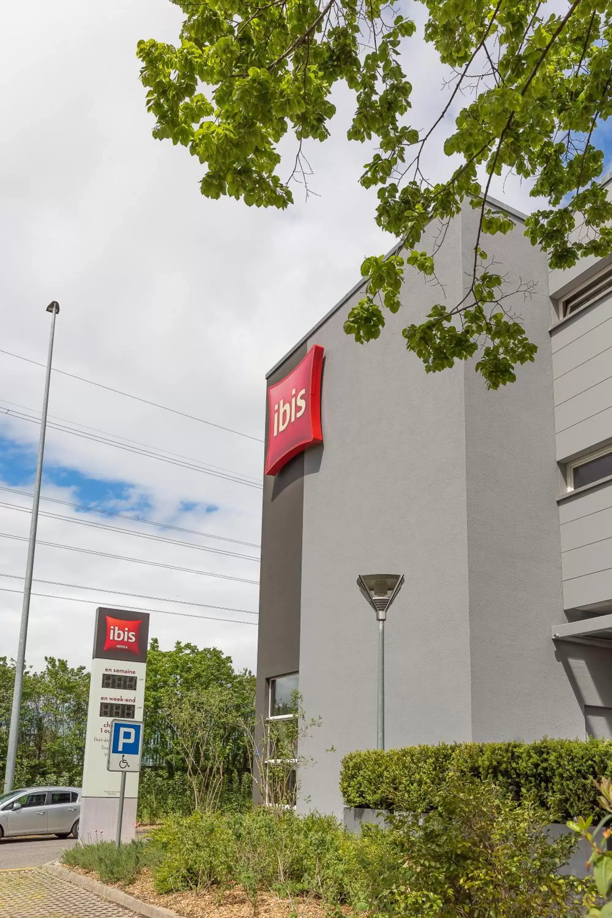 Facade/entrance in ibis Genève Aéroport