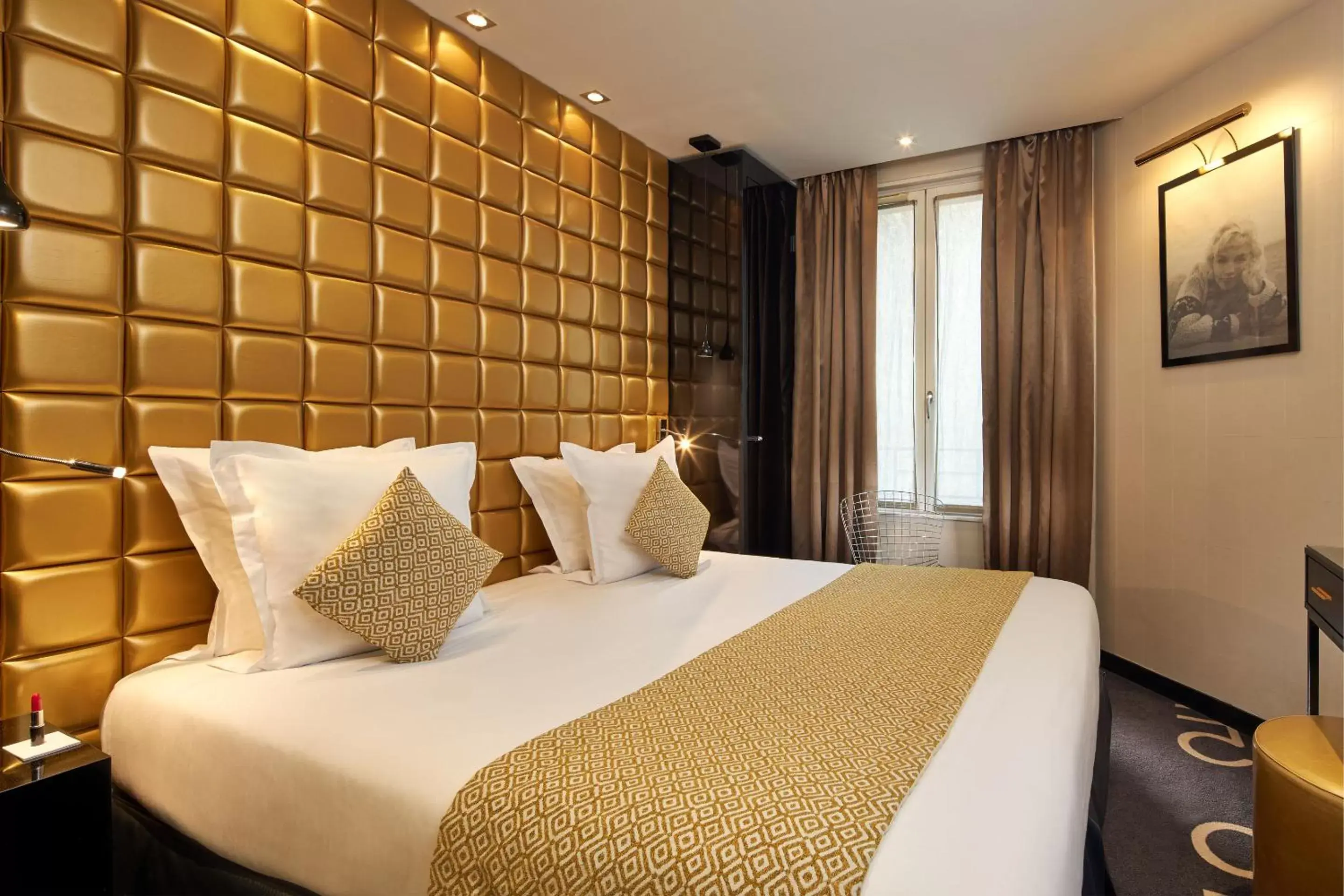 Bedroom, Bed in Platine Hotel