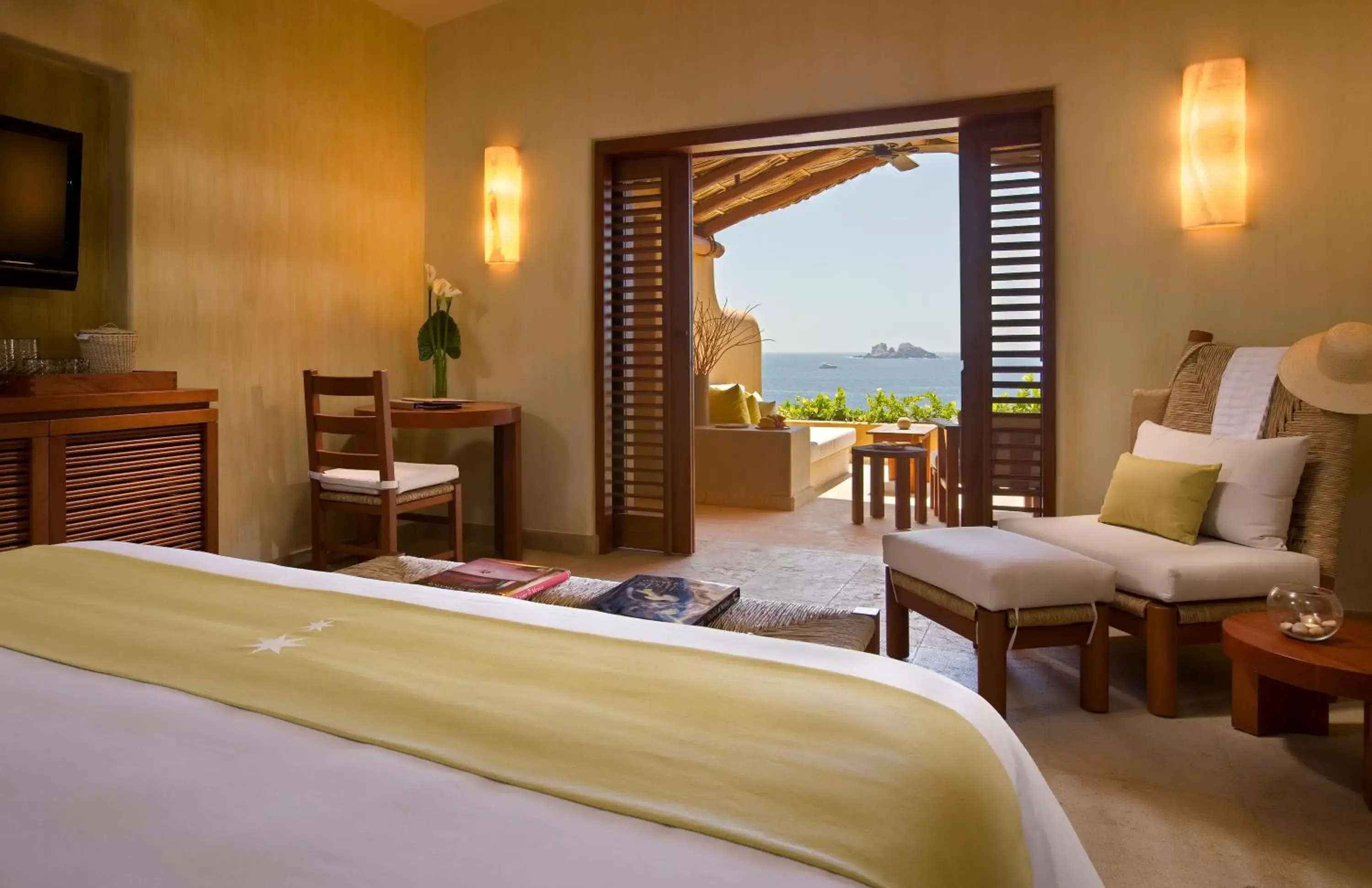 Bedroom in Cala de Mar Resort & Spa Ixtapa