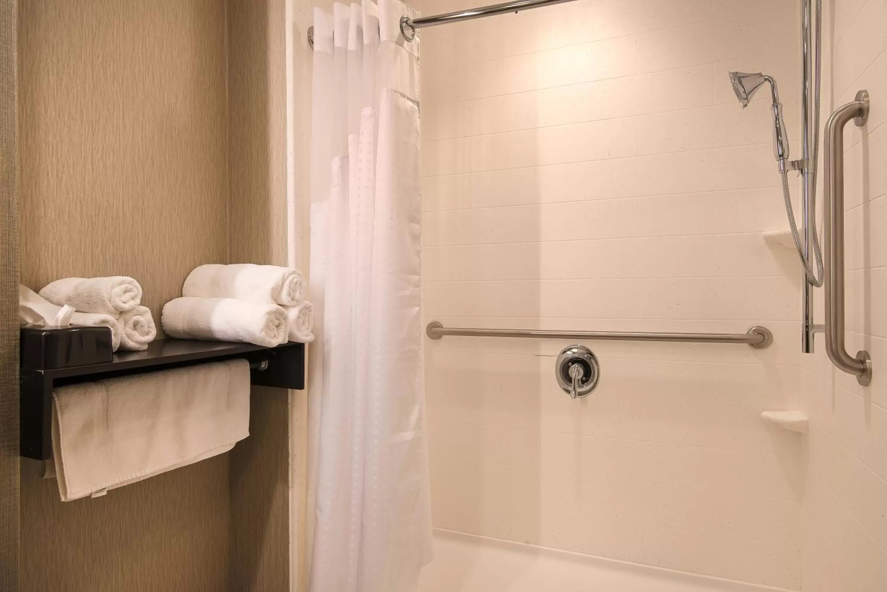 Photo of the whole room, Bathroom in Holiday Inn Express & Suites Norwood, an IHG Hotel
