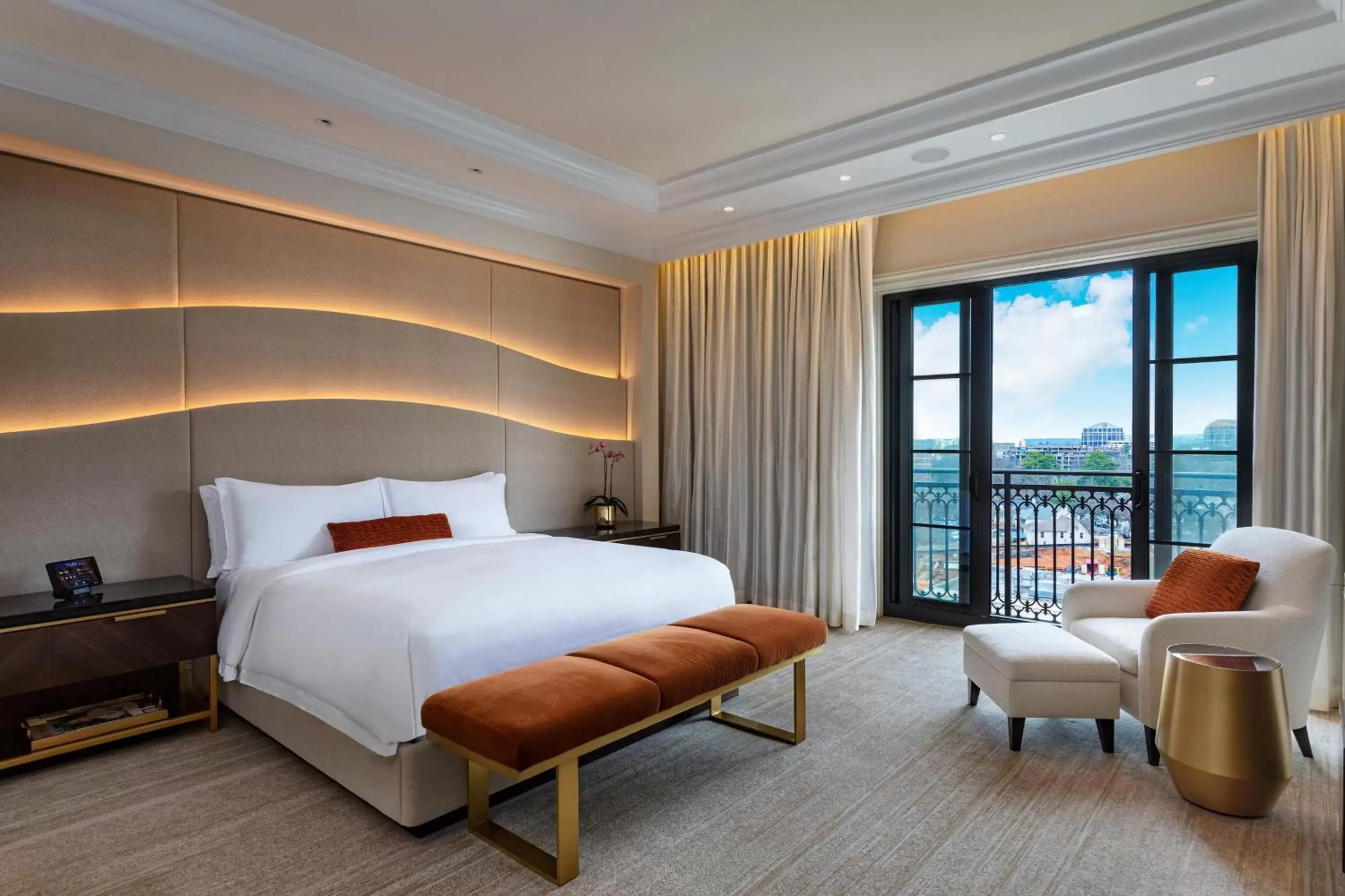 Bedroom, Bed in The St. Regis Atlanta