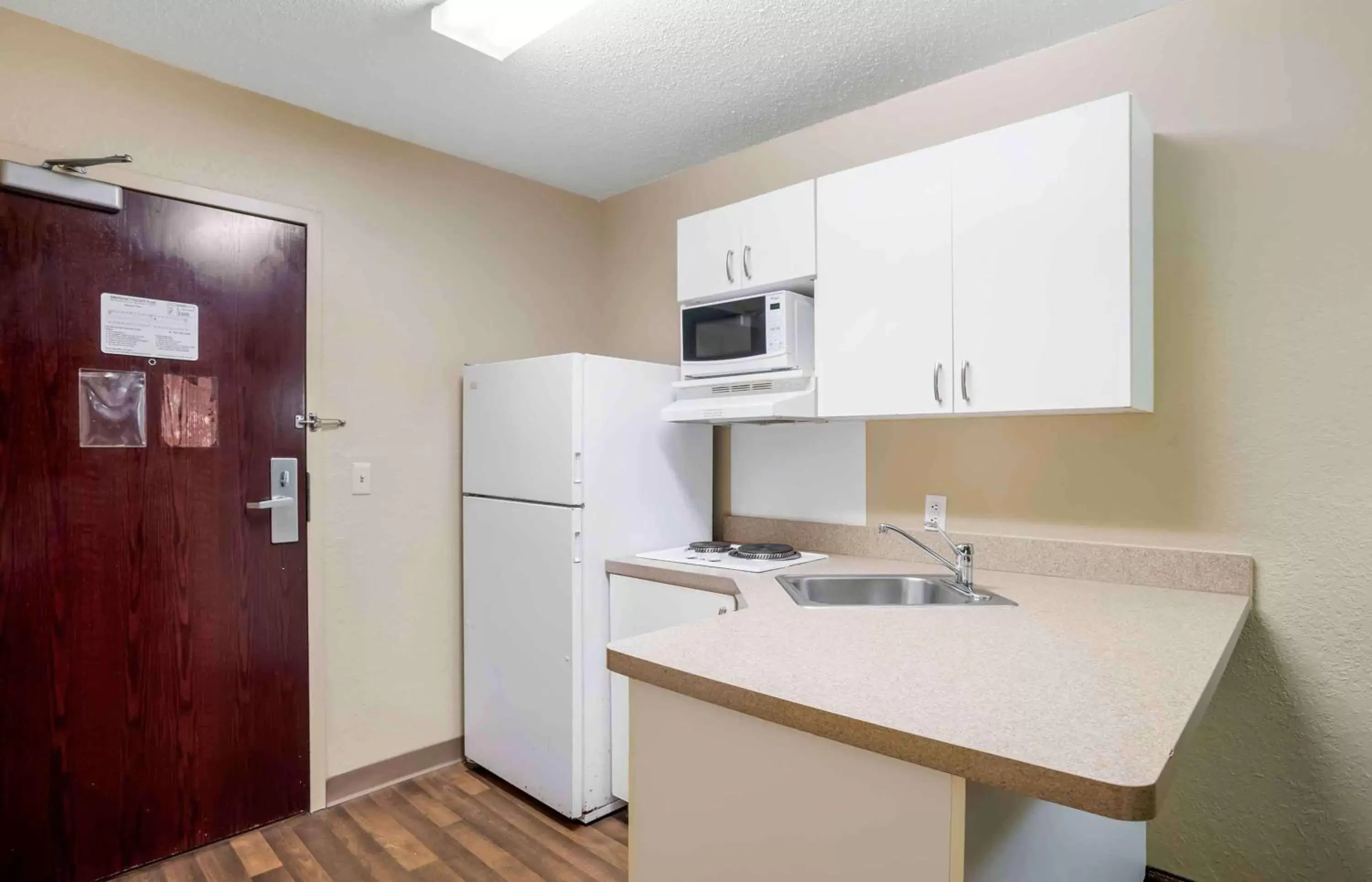 Bedroom, Kitchen/Kitchenette in Extended Stay America Suites - Pensacola - University Mall