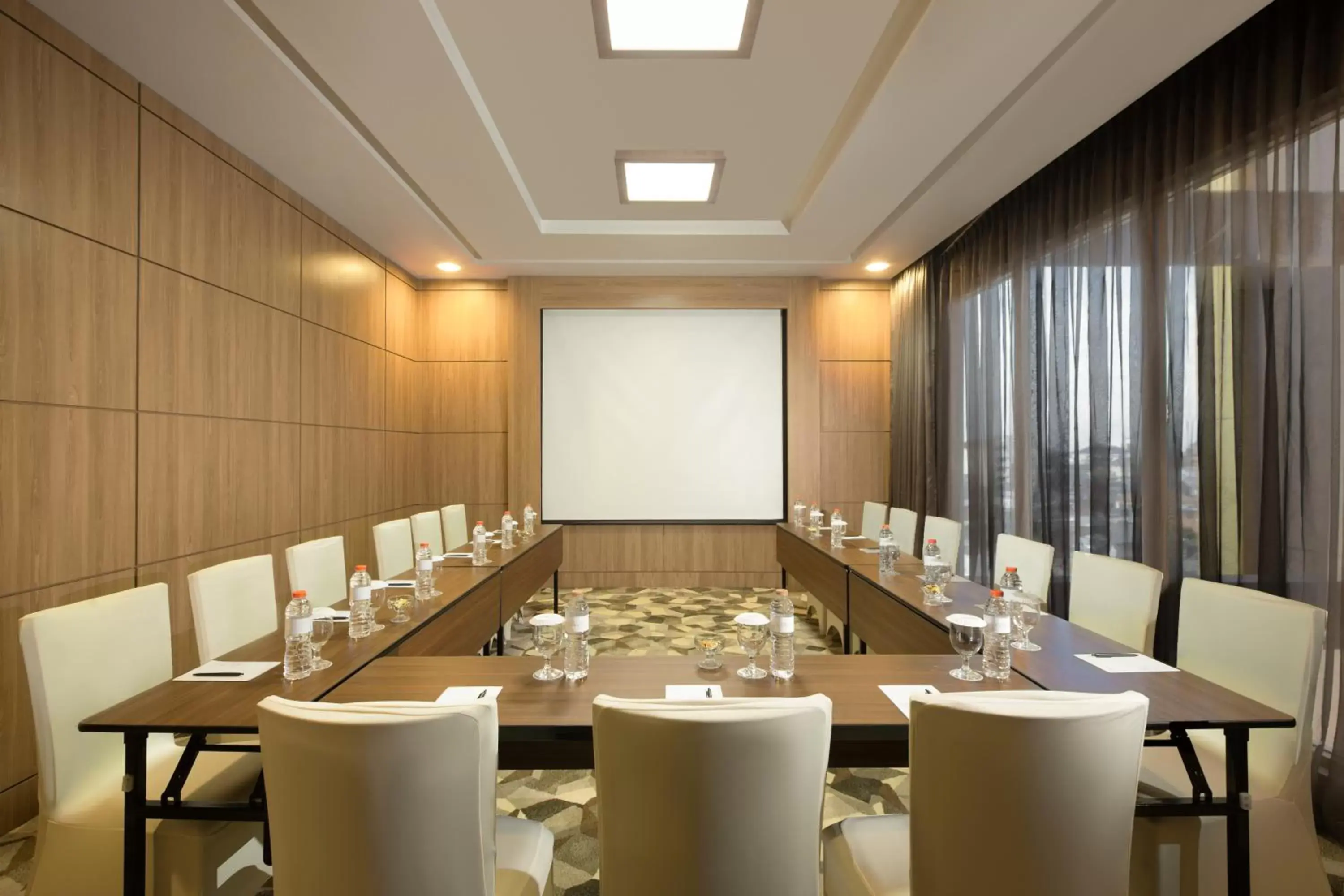 Meeting/conference room in Hotel Chanti Managed by TENTREM Hotel Management Indonesia