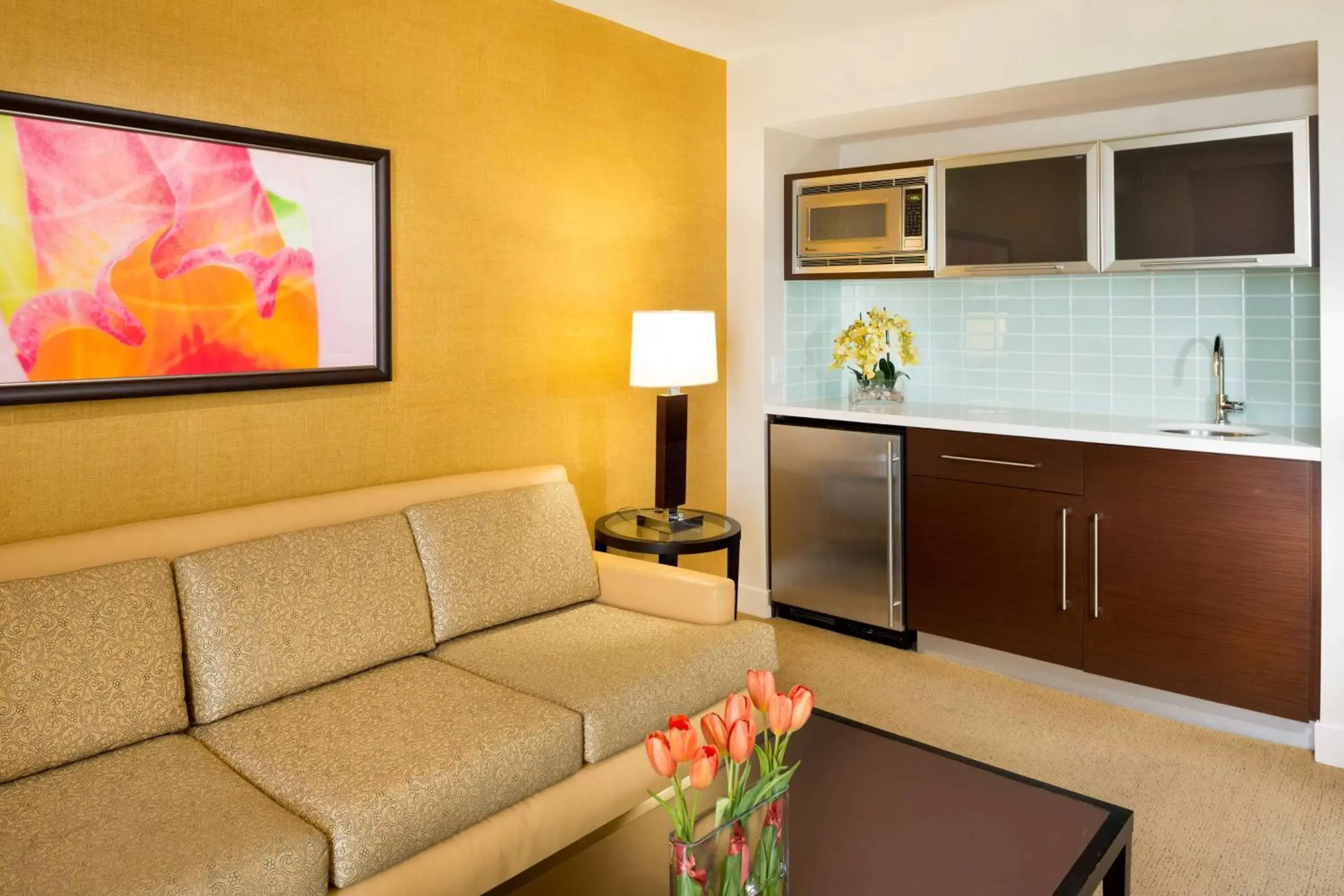 Living room, Seating Area in Hilton Waikiki Beach