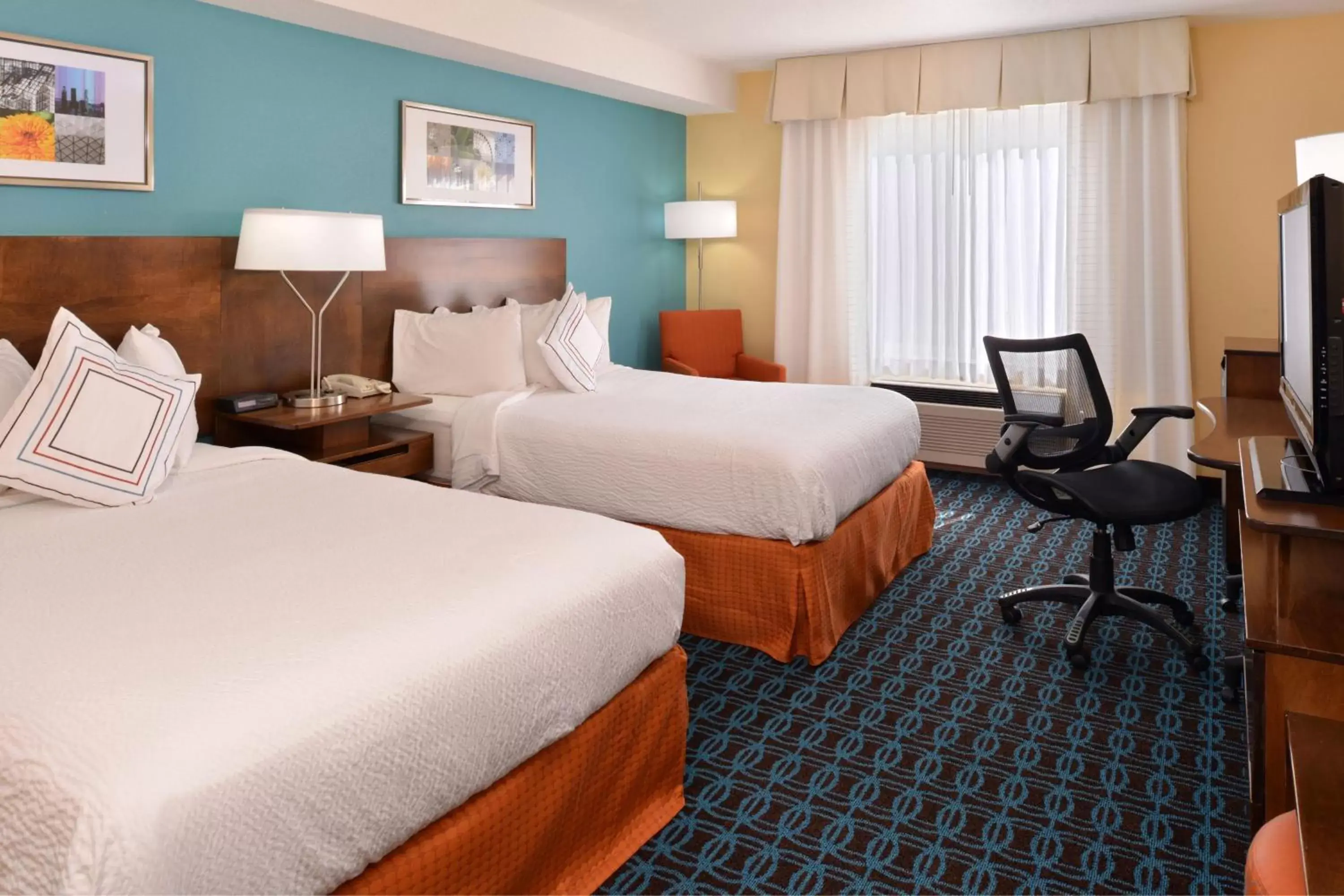 Photo of the whole room, Bed in Fairfield Inn and Suites by Marriott Dayton Troy