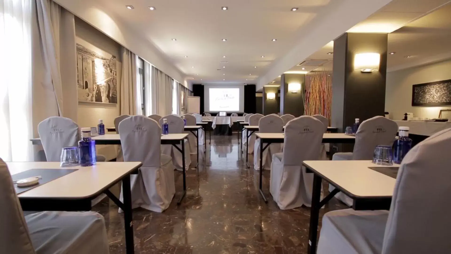 Meeting/conference room, Restaurant/Places to Eat in Hotel Puerta de Toledo