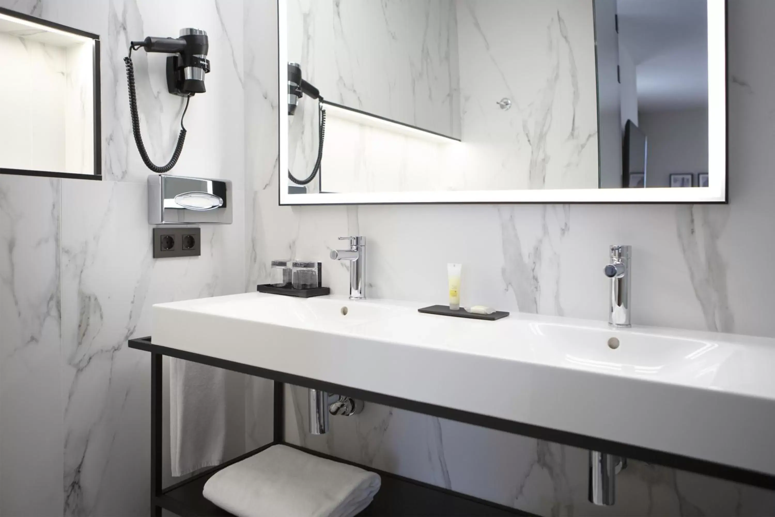 Bathroom in Riu Plaza España Bathroom in Riu Plaza España