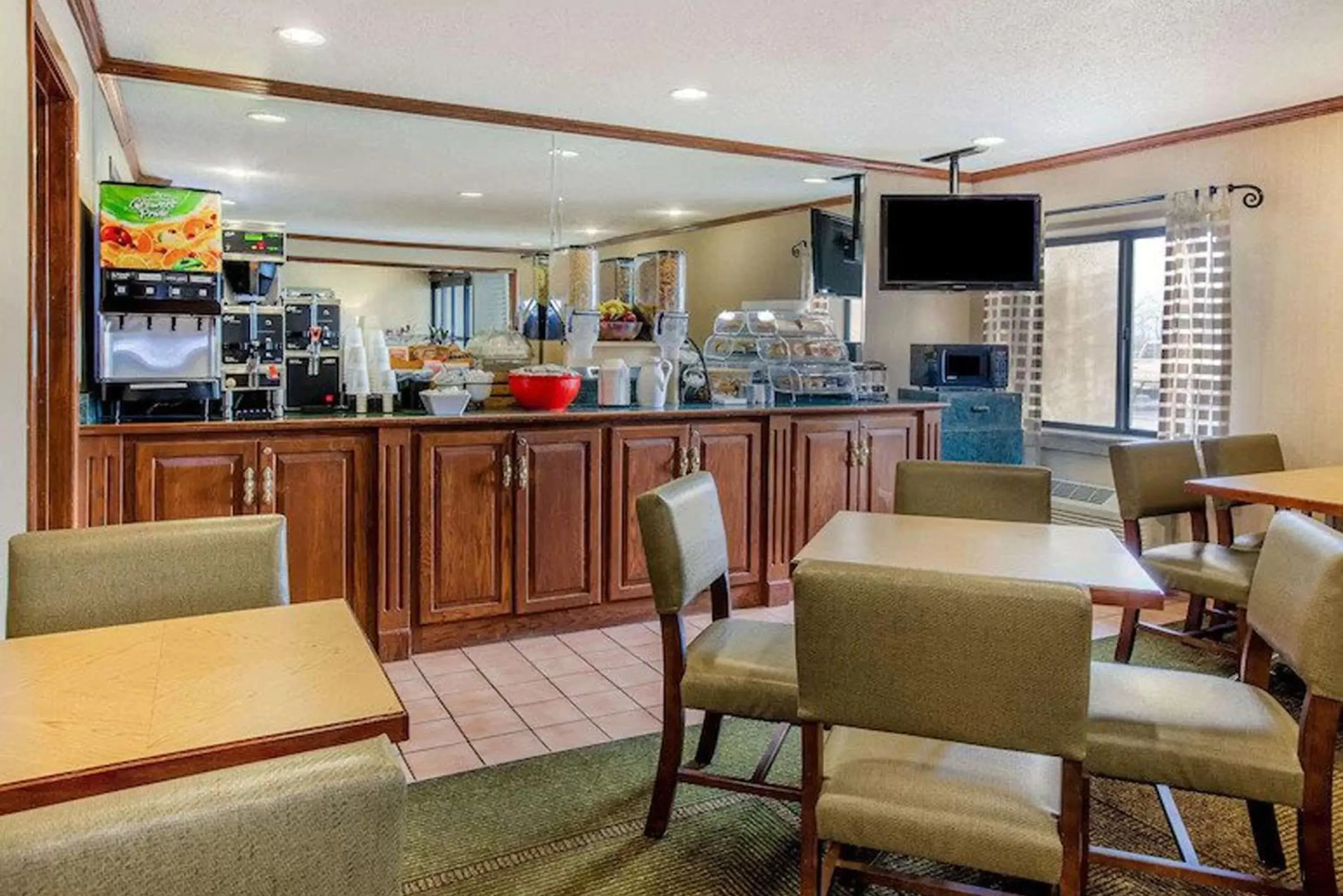 Restaurant/Places to Eat in La Quinta Inn by Wyndham Detroit Southgate