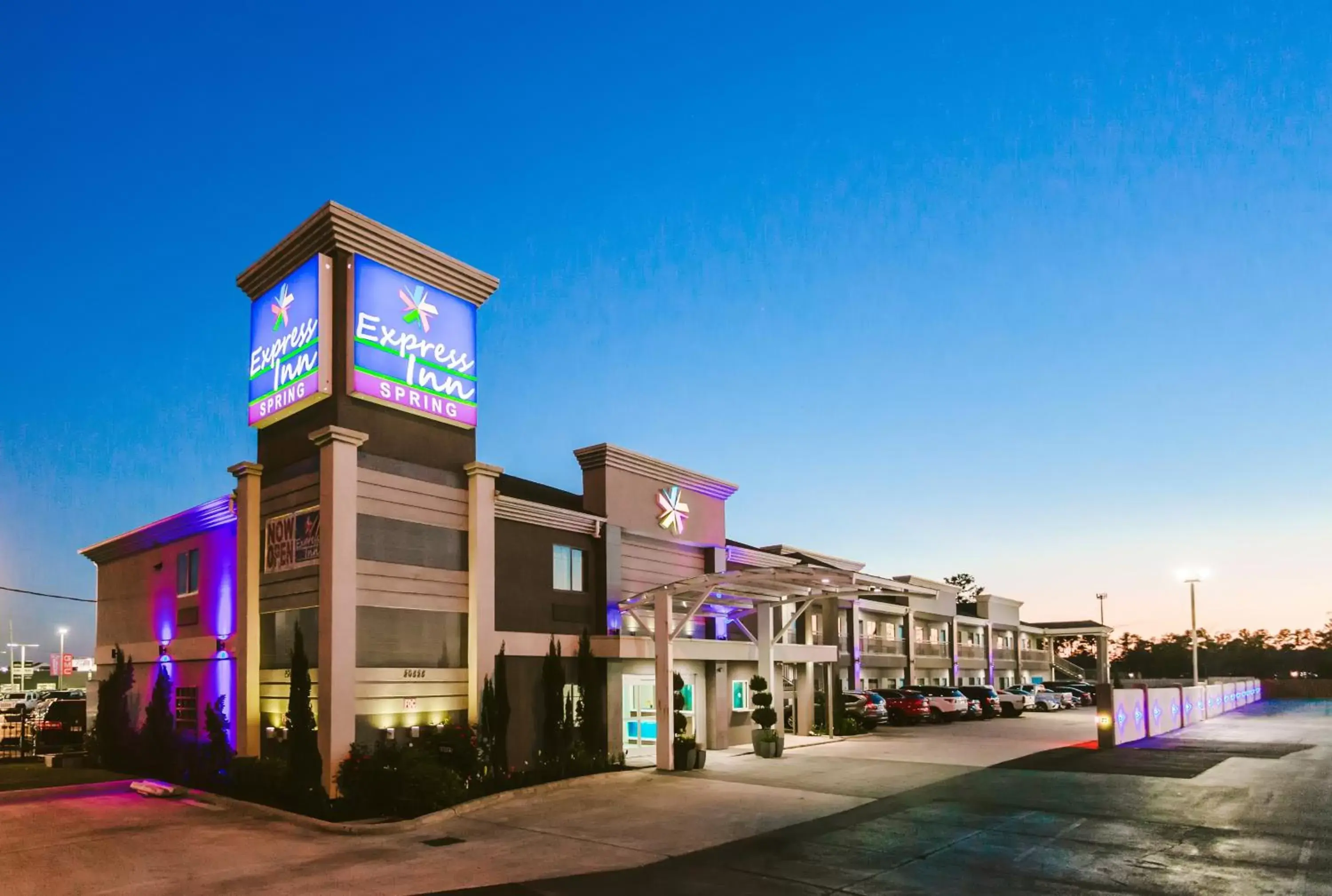 Property building in Express Inn - Spring Property building in Express Inn - Spring