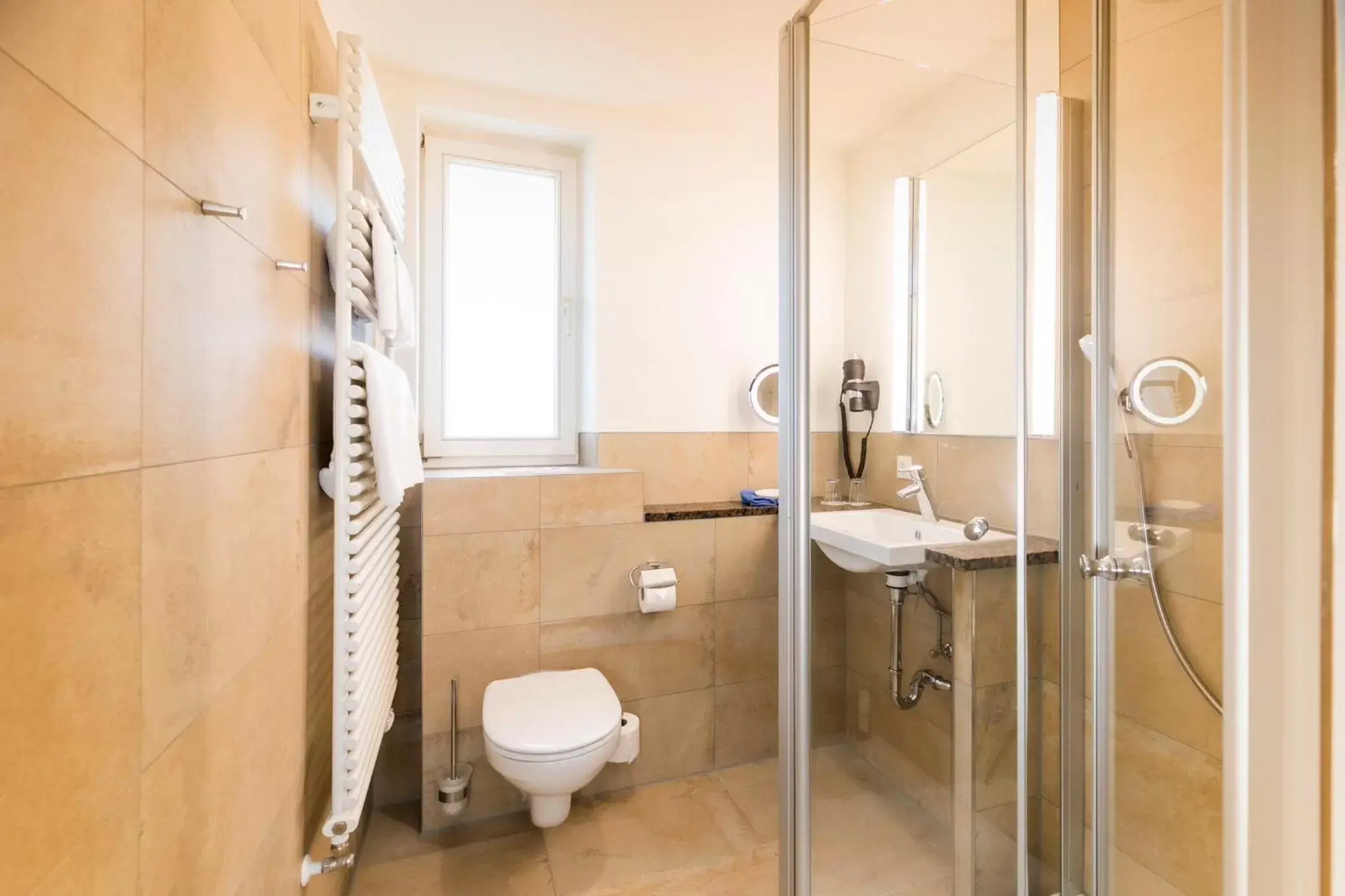 Bathroom in Hotel Münchner Hof und Blauer Turm