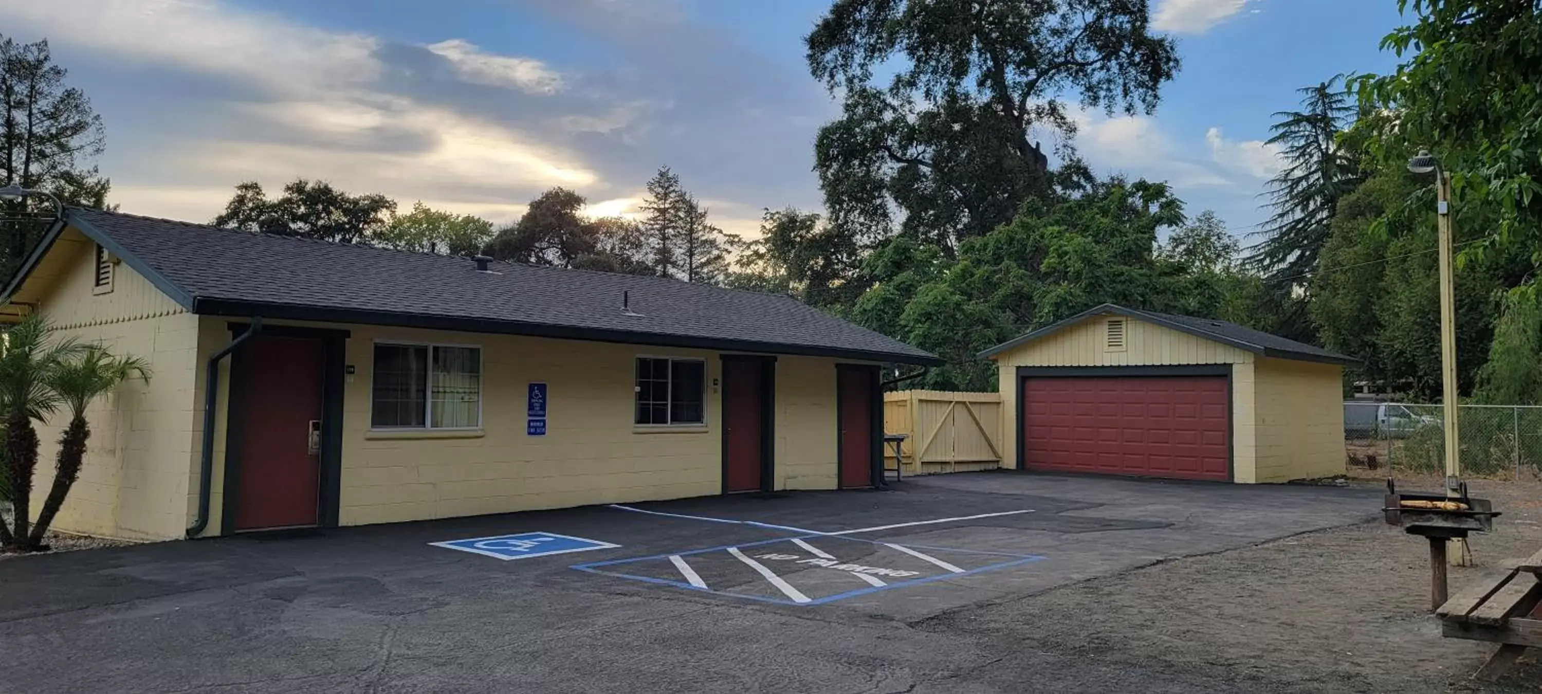 Property Building in Lakeview Inn