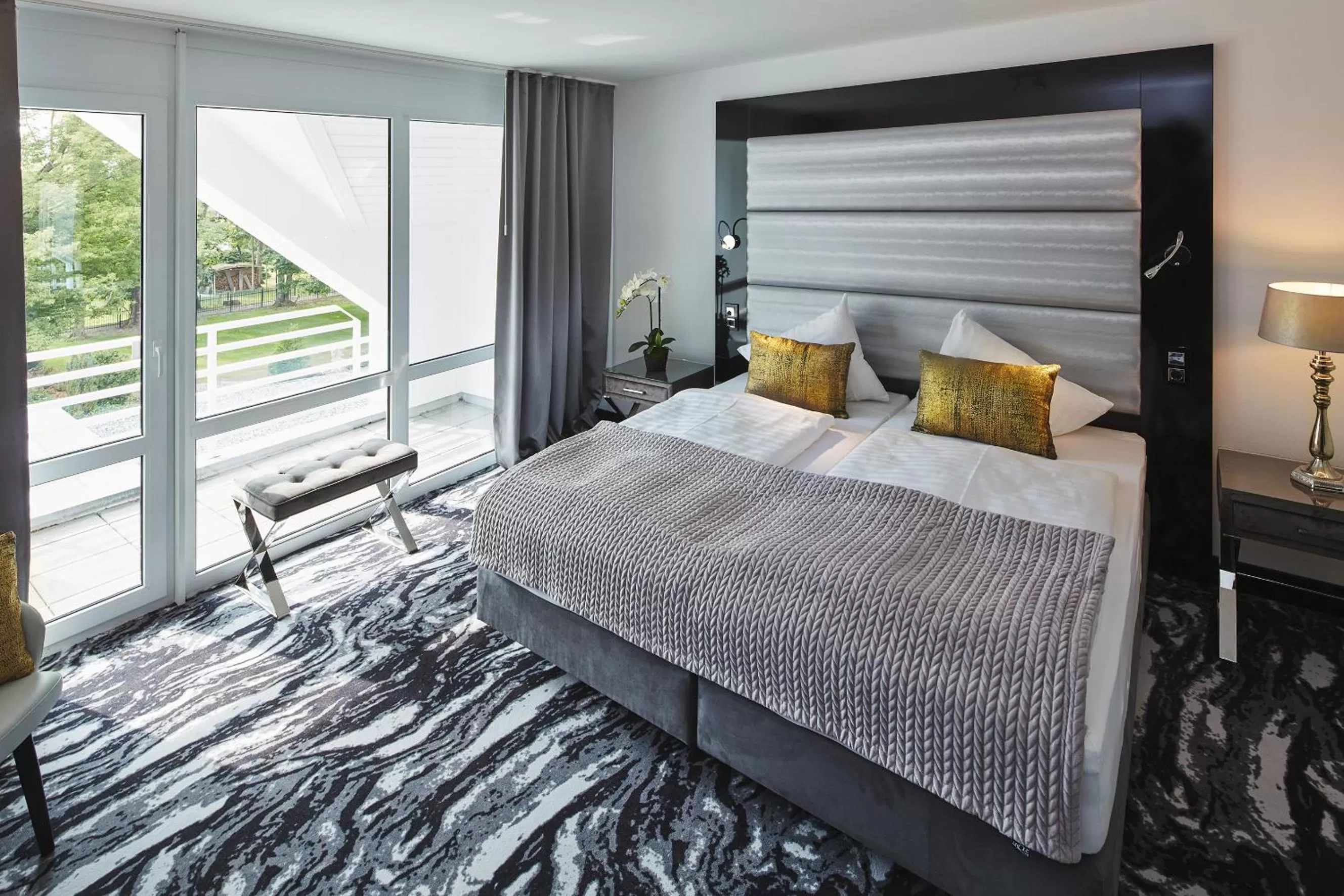 Photo of the whole room, Bed in Kurhaus Design Boutique Hotel