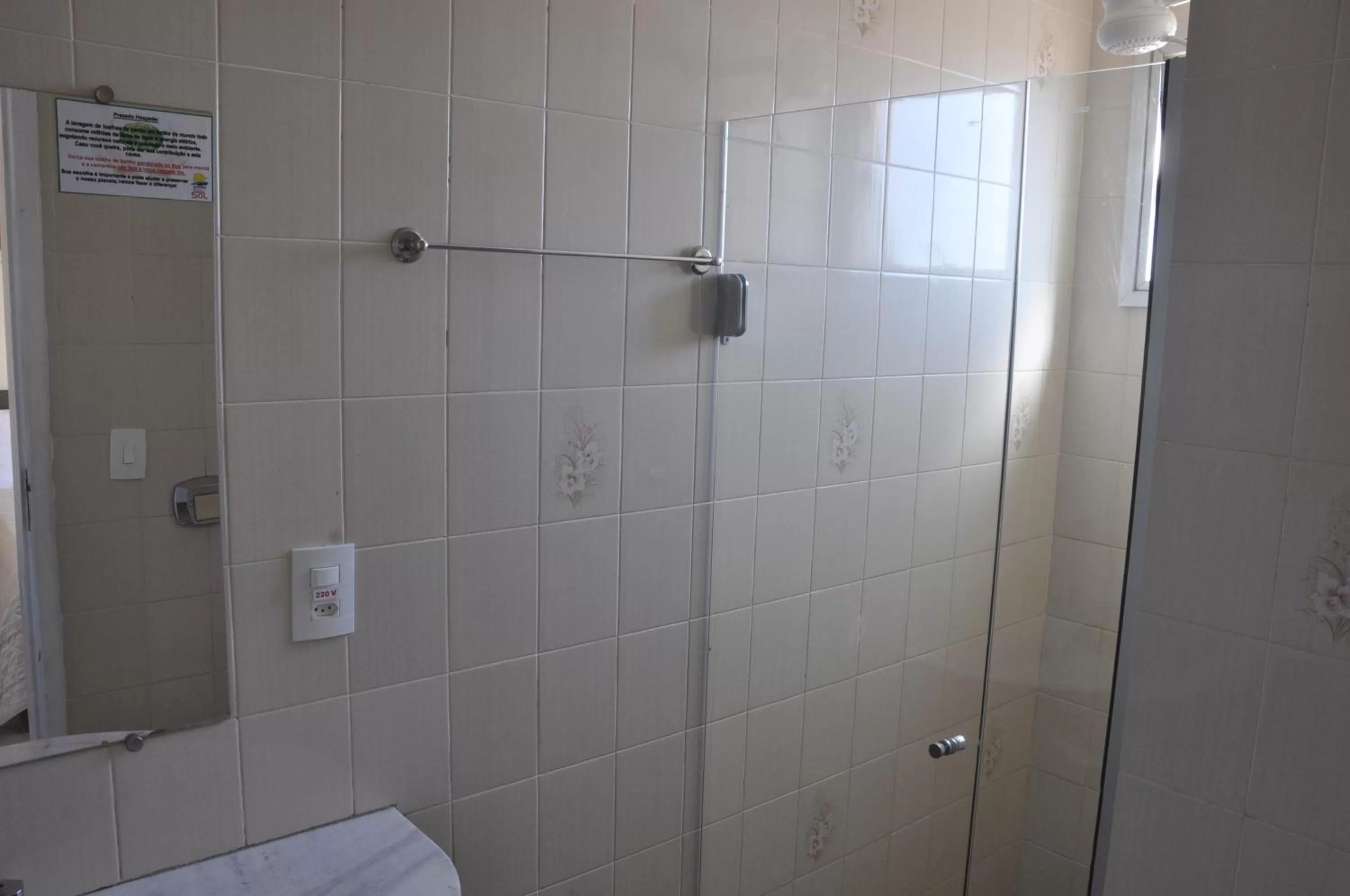 Shower in Hotel Raio de Sol