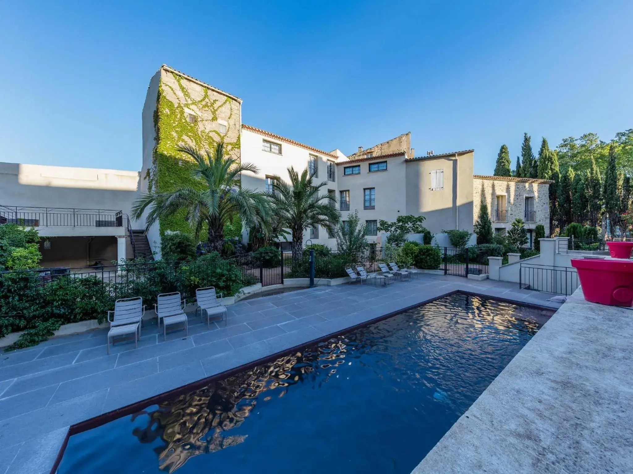 Swimming pool in Garrigae Distillerie de Pezenas - Hotellerie & Spa Swimming pool in Garrigae Distillerie de Pezenas - Hotellerie & Spa