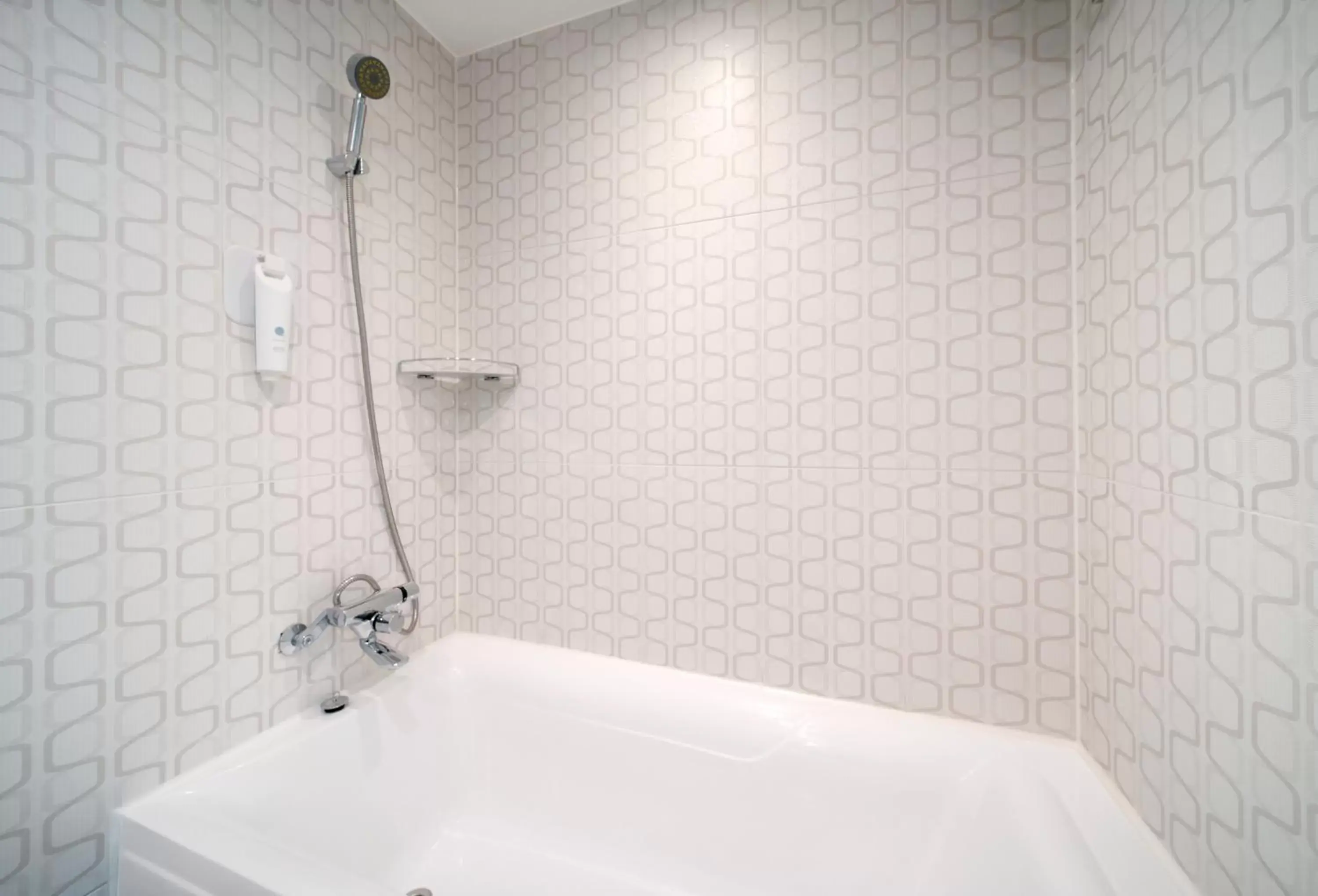 Bath, Bathroom in Travelodge Myeongdong City Hall