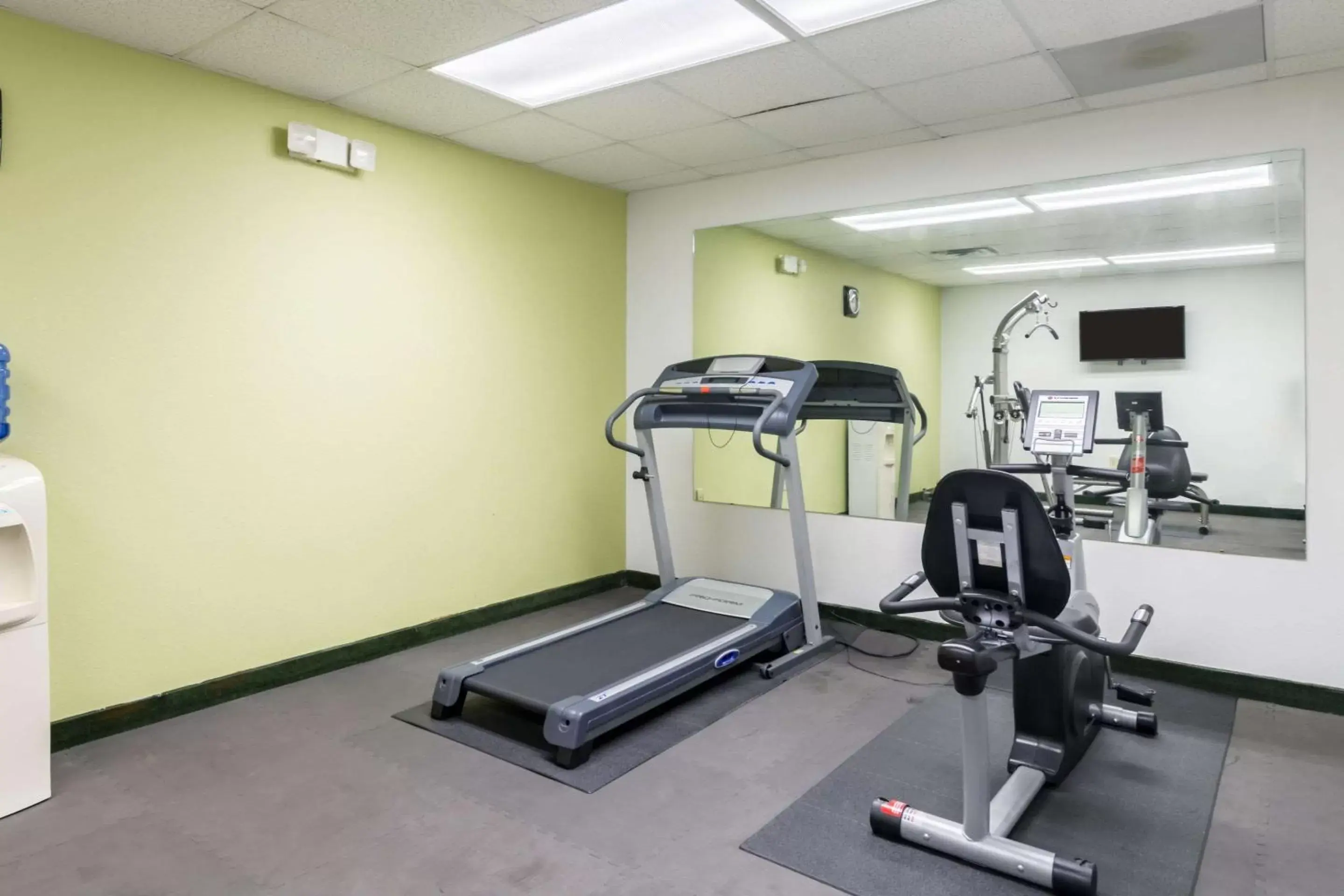 Fitness centre/facilities, Fitness Center/Facilities in Quality Inn and Suites Alma