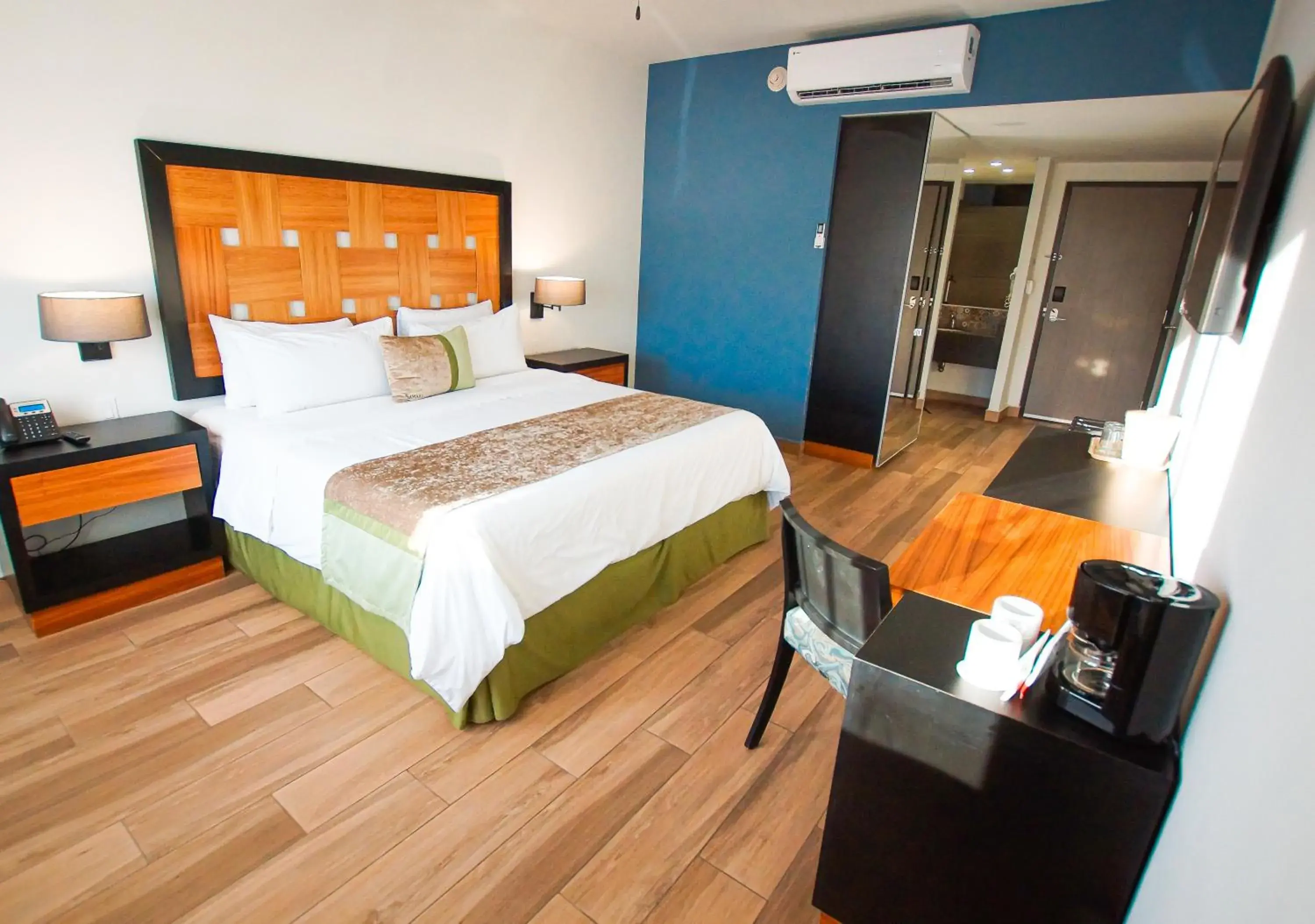 Bedroom, Bed in Best Western Plus Sawari Hotel