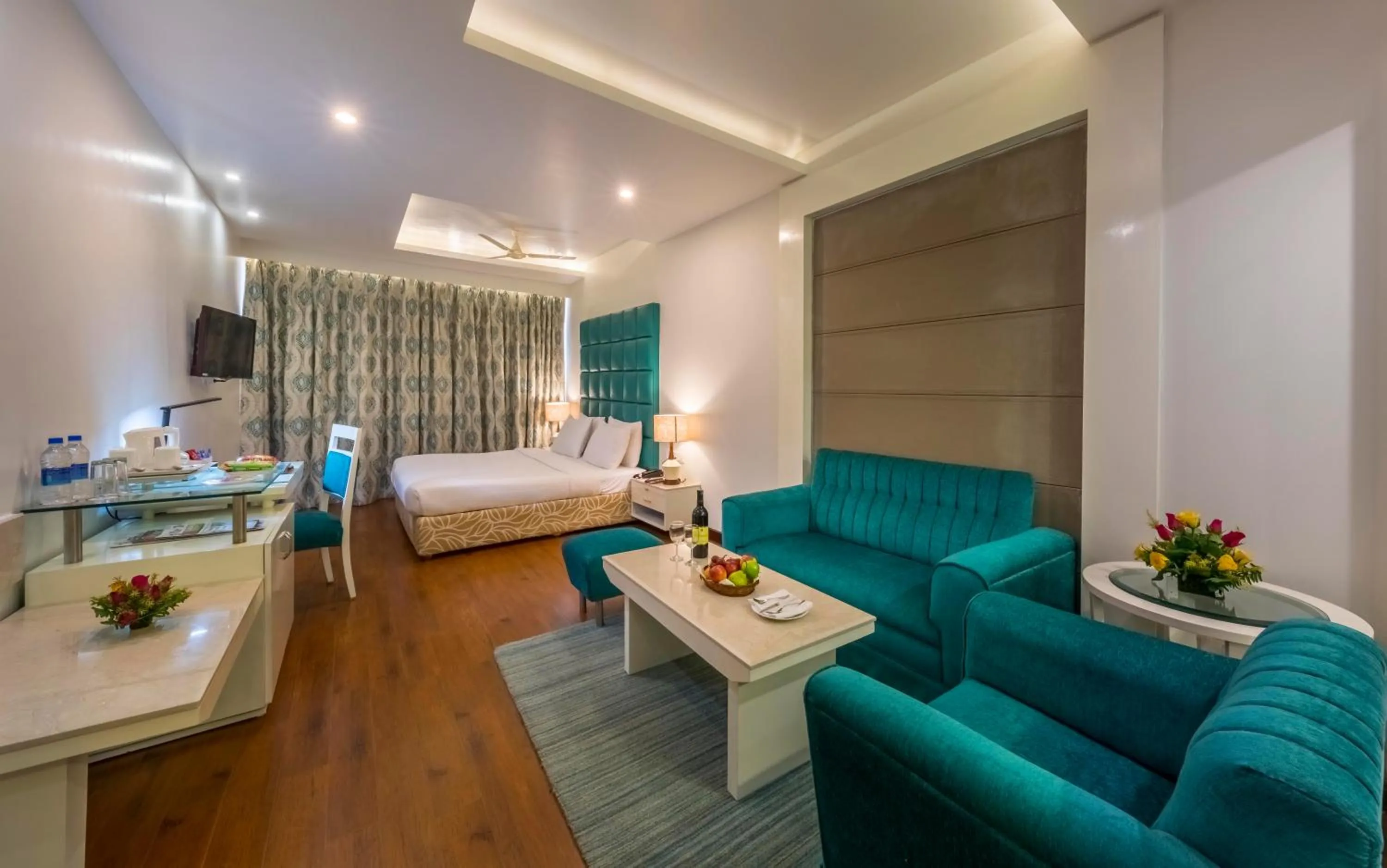 Photo of the whole room, Bed in Hotel Hindusthan International, Bhubaneswar