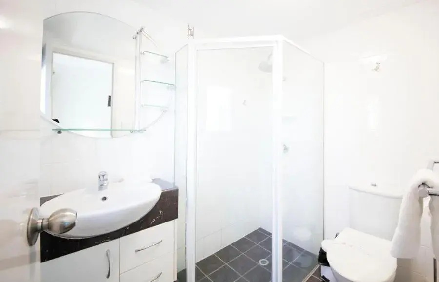 Bathroom in Warringa Surf Holiday Apartments