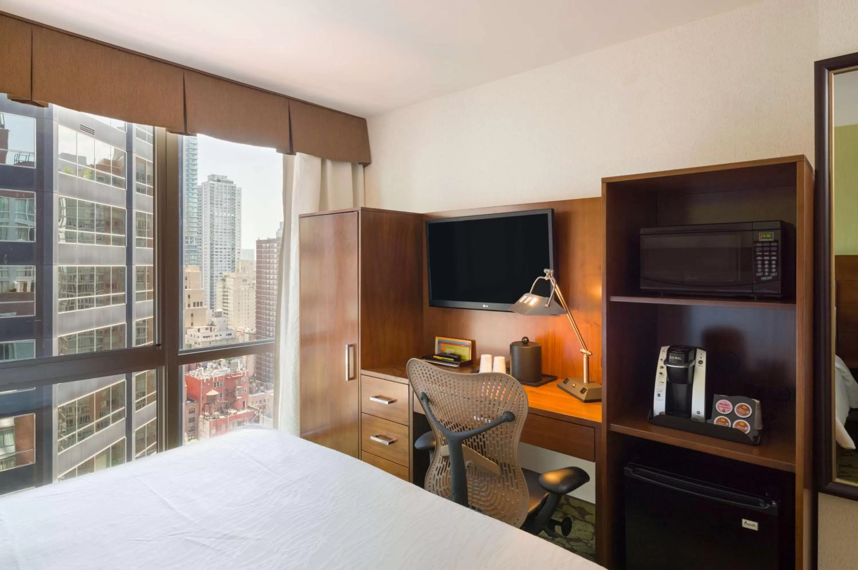 Bedroom, Bed in Hilton Garden Inn New York Manhattan Midtown East