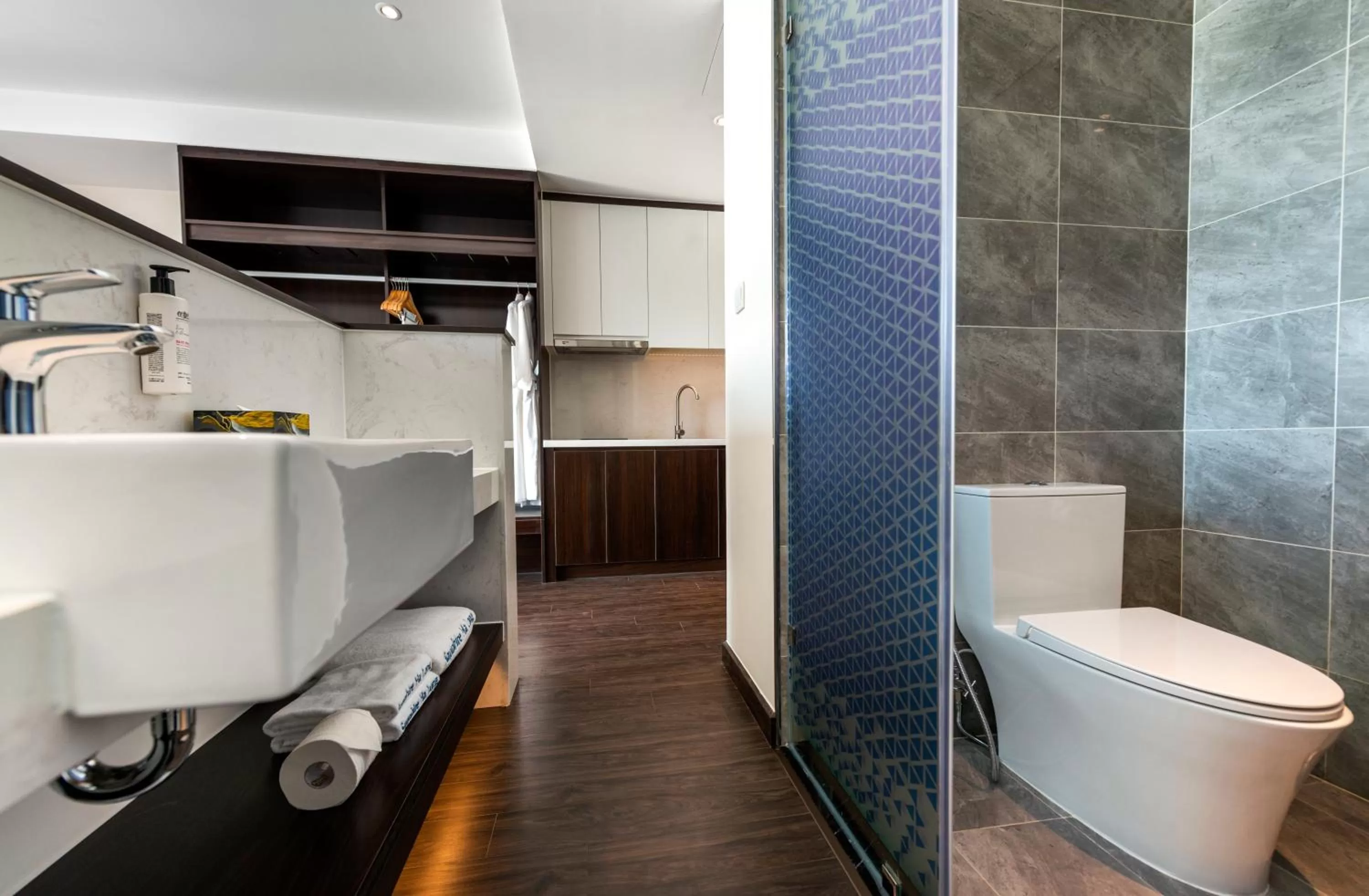 Toilet in Best Western Premier Sapphire Ha Long