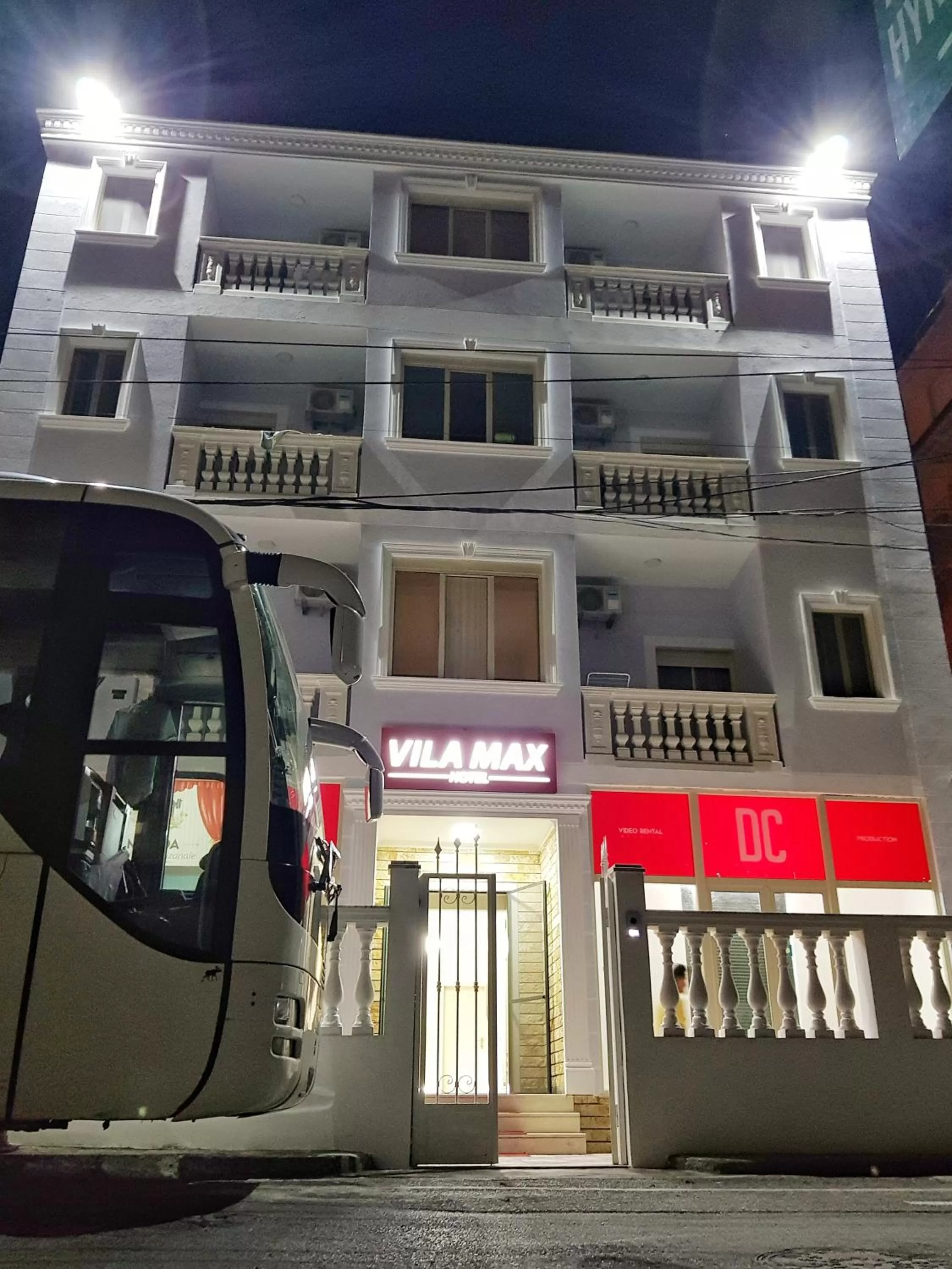 Property Building in Vila MAX