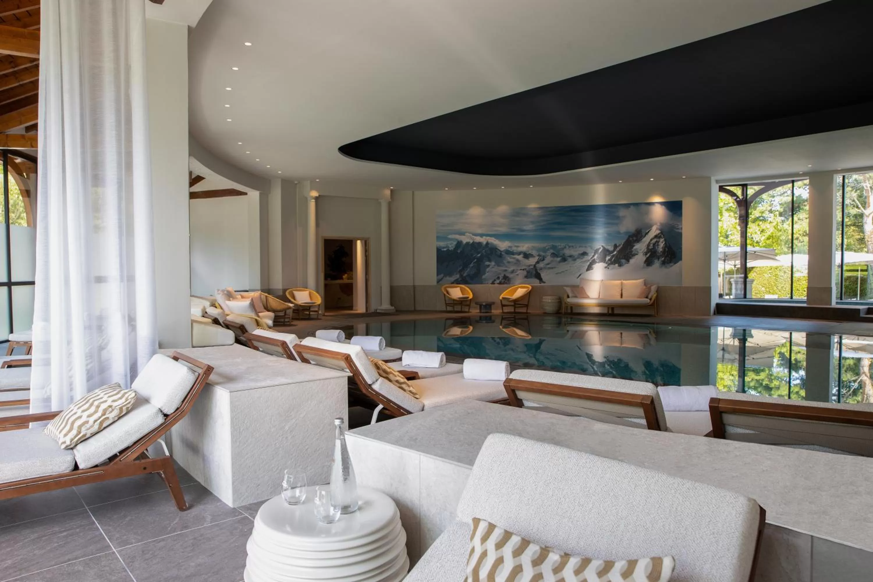 Pool view in Hôtel Royal