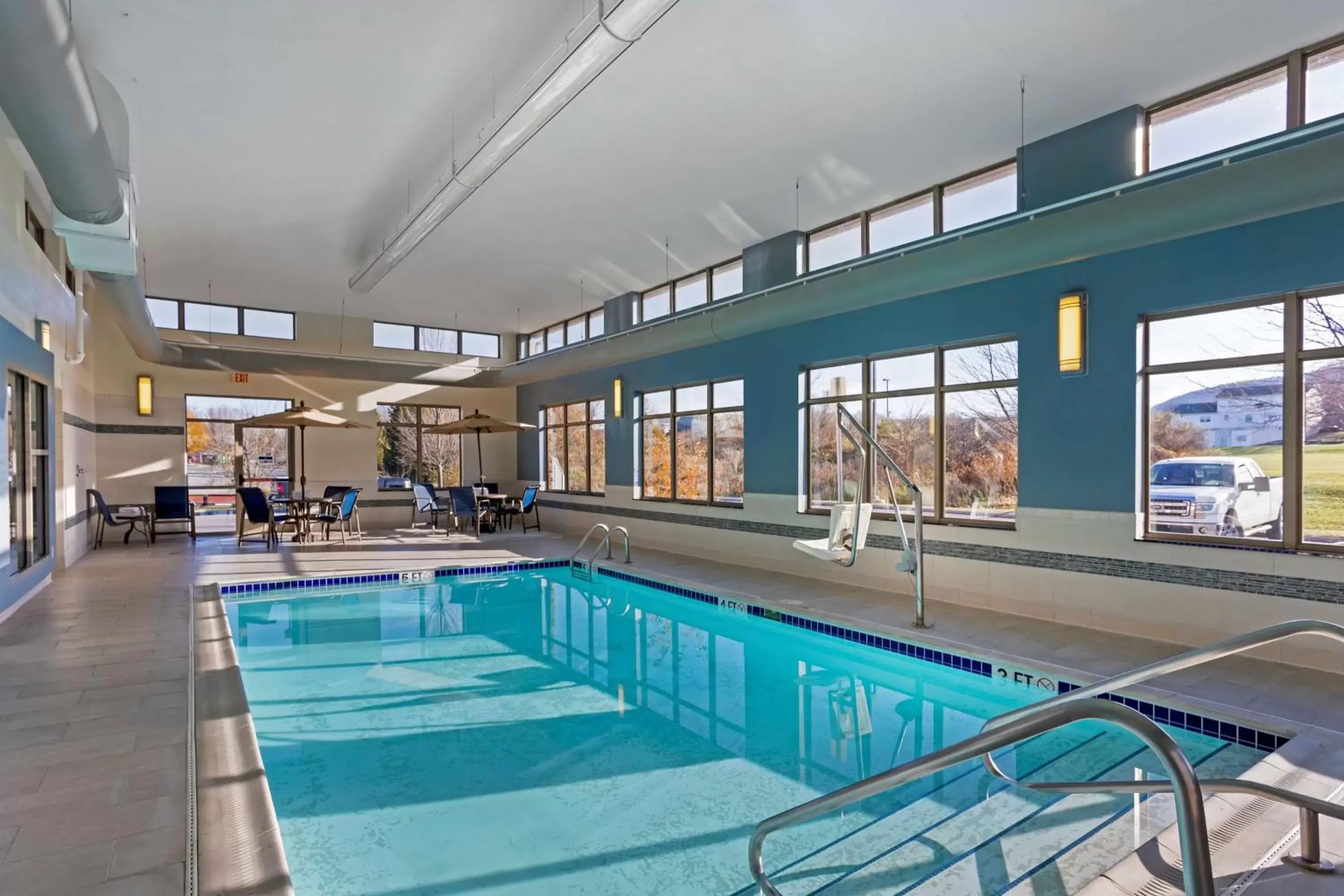 Pool view, Swimming Pool in Best Western PLUS University Park Inn & Suites