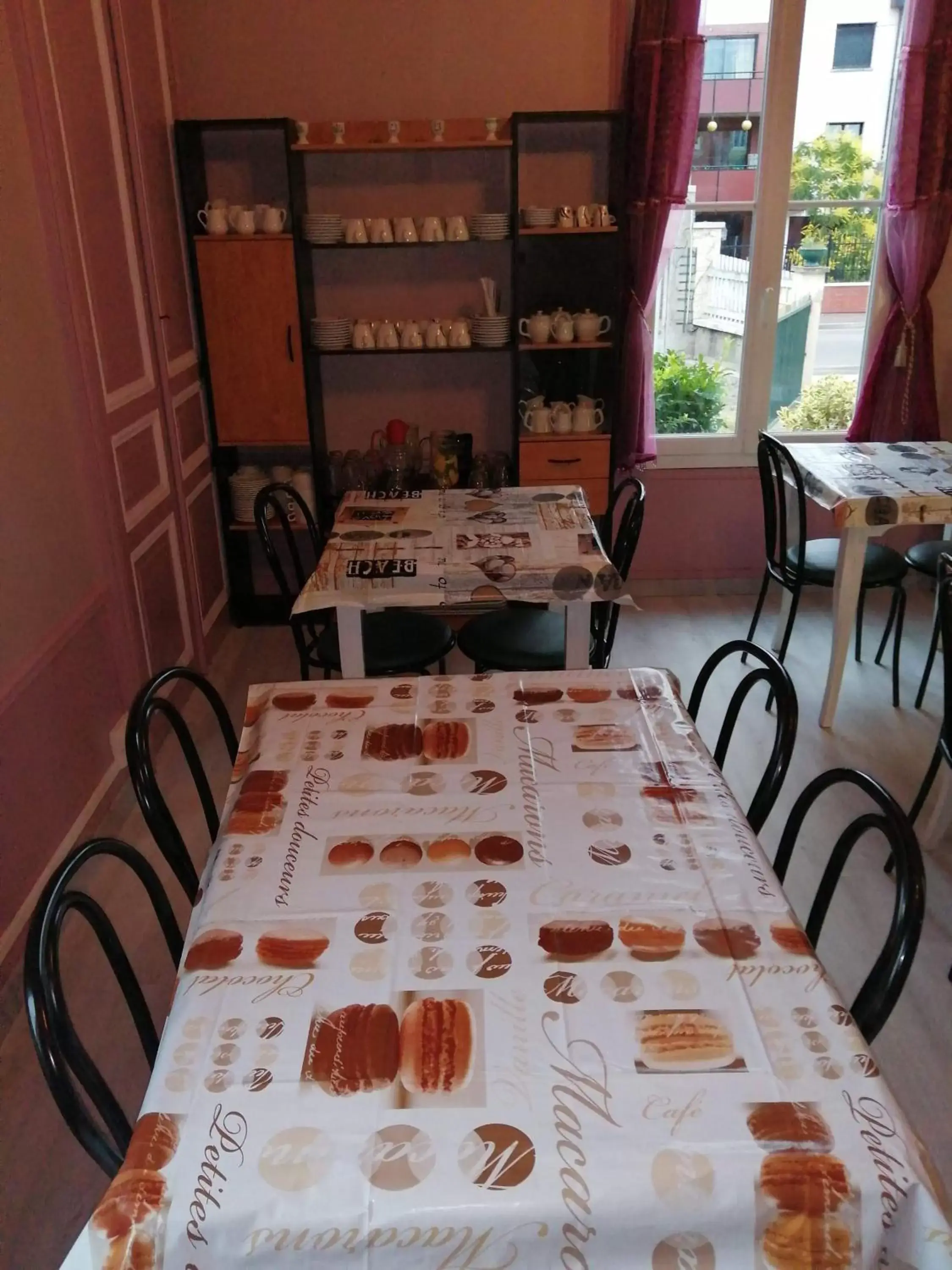 Dining Area in Hotel du chateau blanc