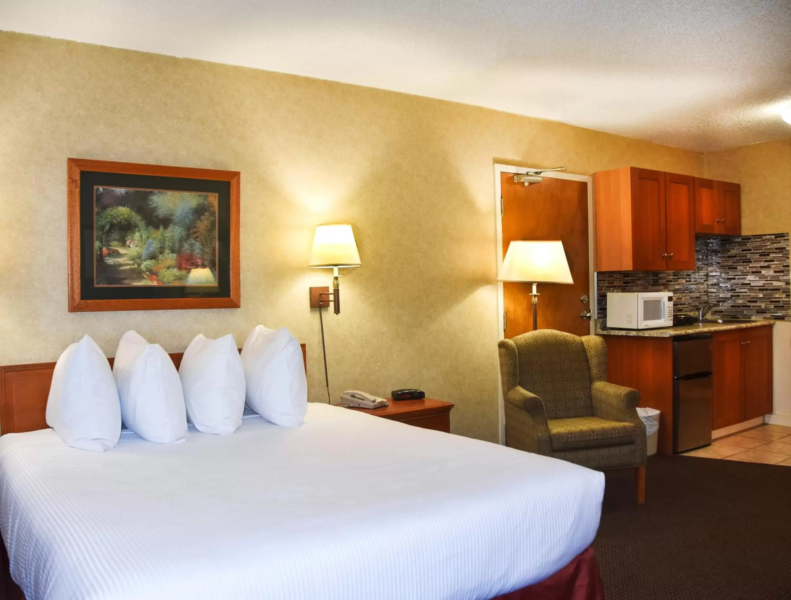 Photo of the whole room, Bed in Stony Plain Inn & Suites