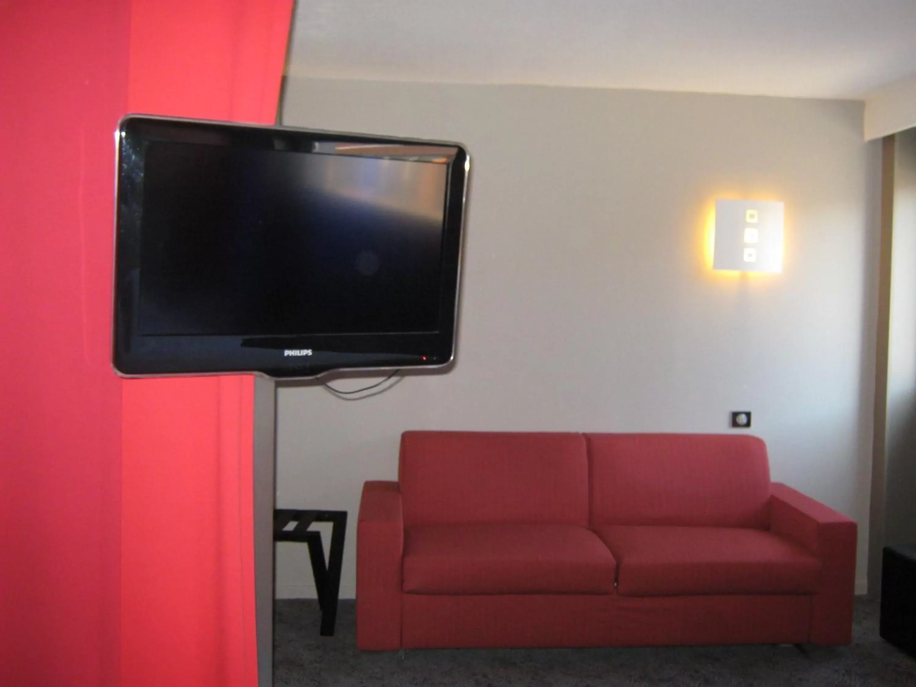 Living room, TV/Entertainment Center in ibis Styles Saint Dizier