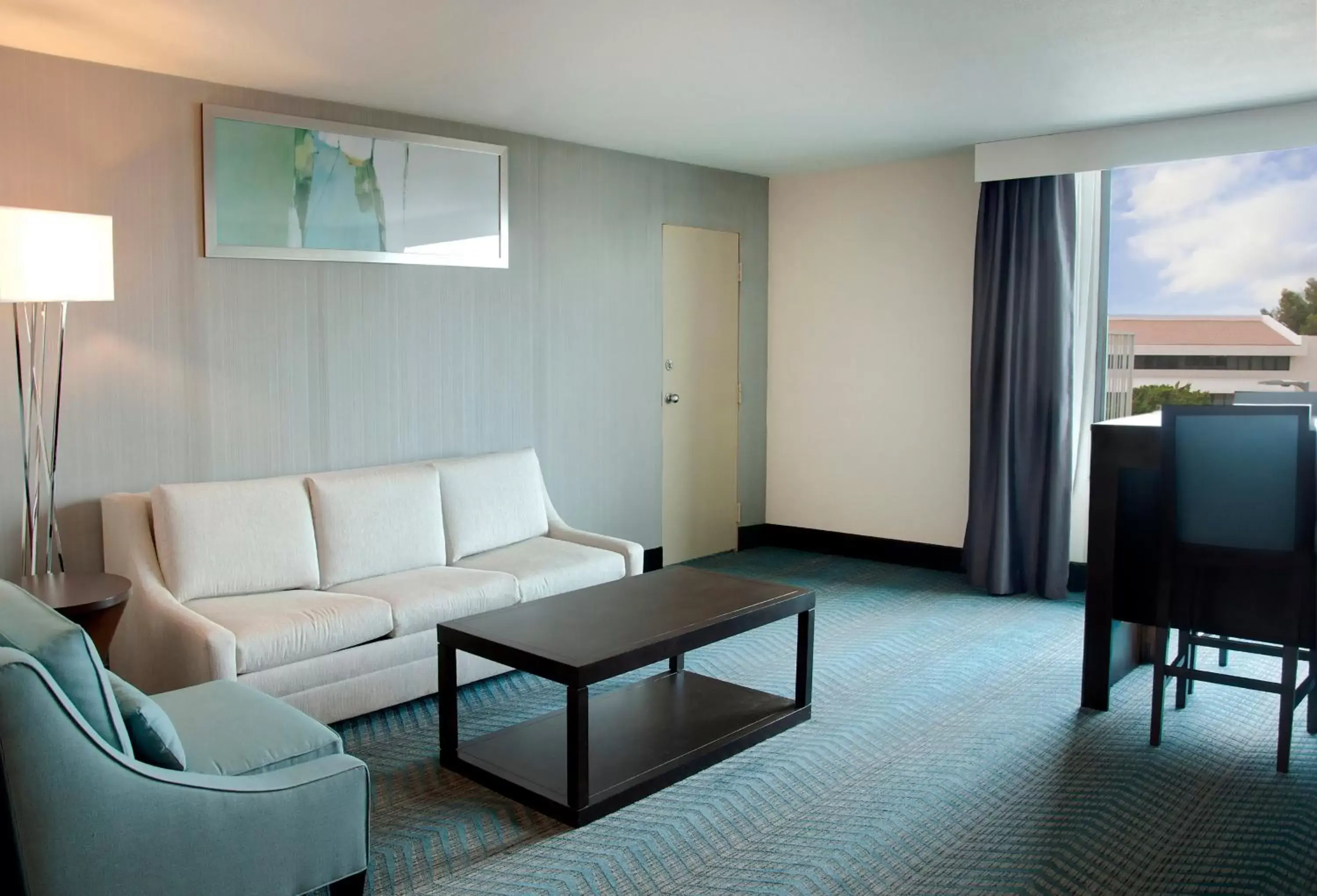 Bedroom, Seating Area in Holiday Inn Victorville, an IHG Hotel