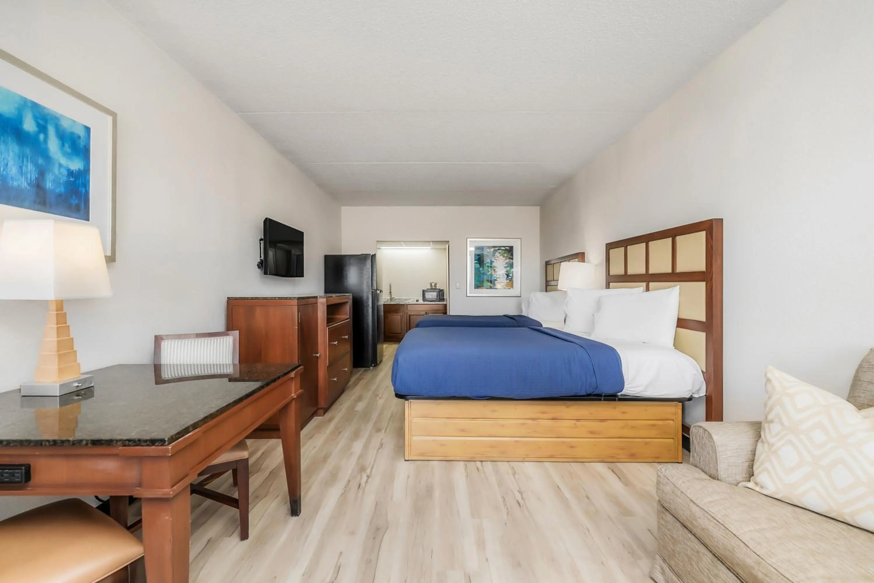 Communal lounge/ TV room in Americas Best Value Inn Cookeville